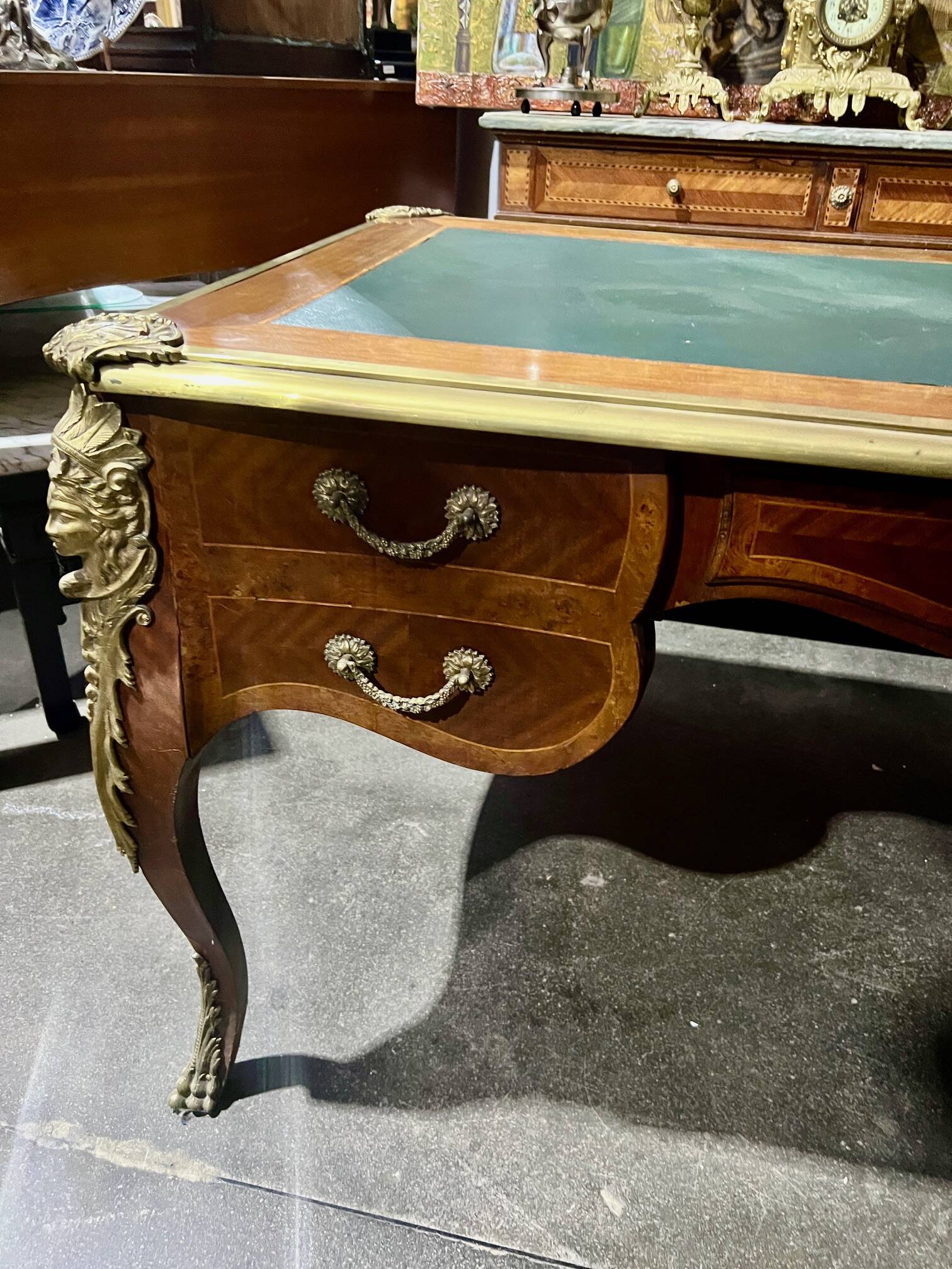 Bureau de style français Régence