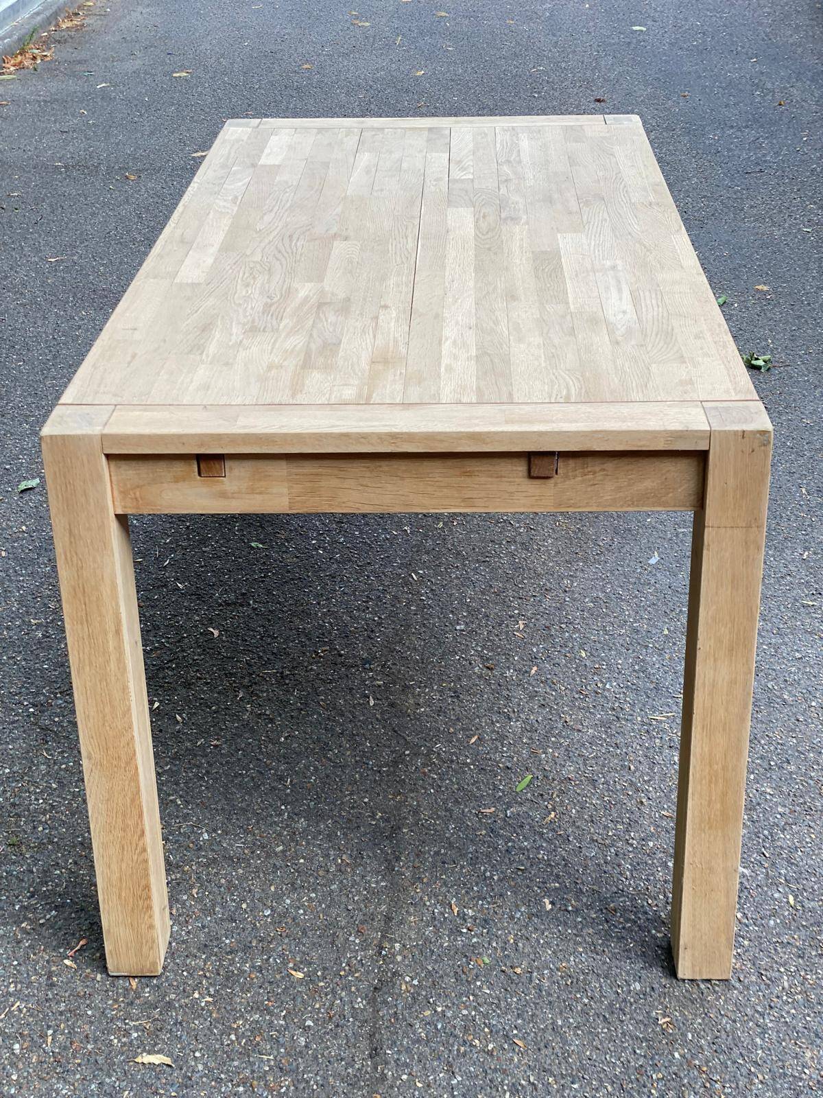 Grande table à manger scandinave extensible en chêne massif décapée 160-240