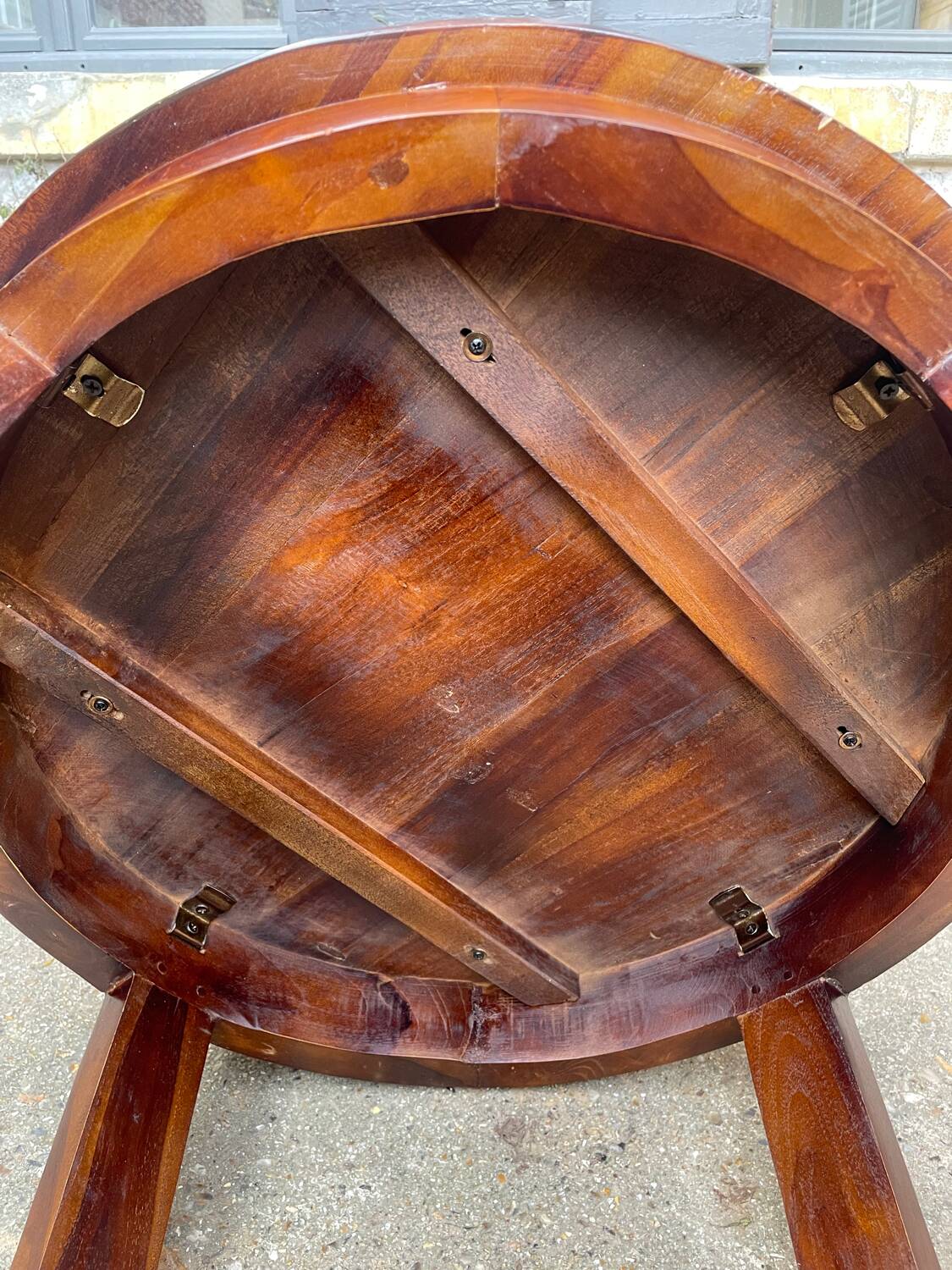 Art Deco coffee table, mahogany pedestal table
