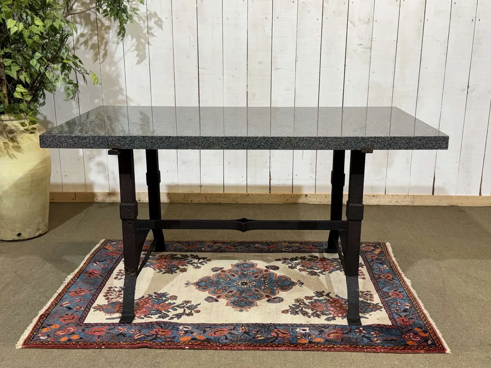 Table en marbre et piétement fonte