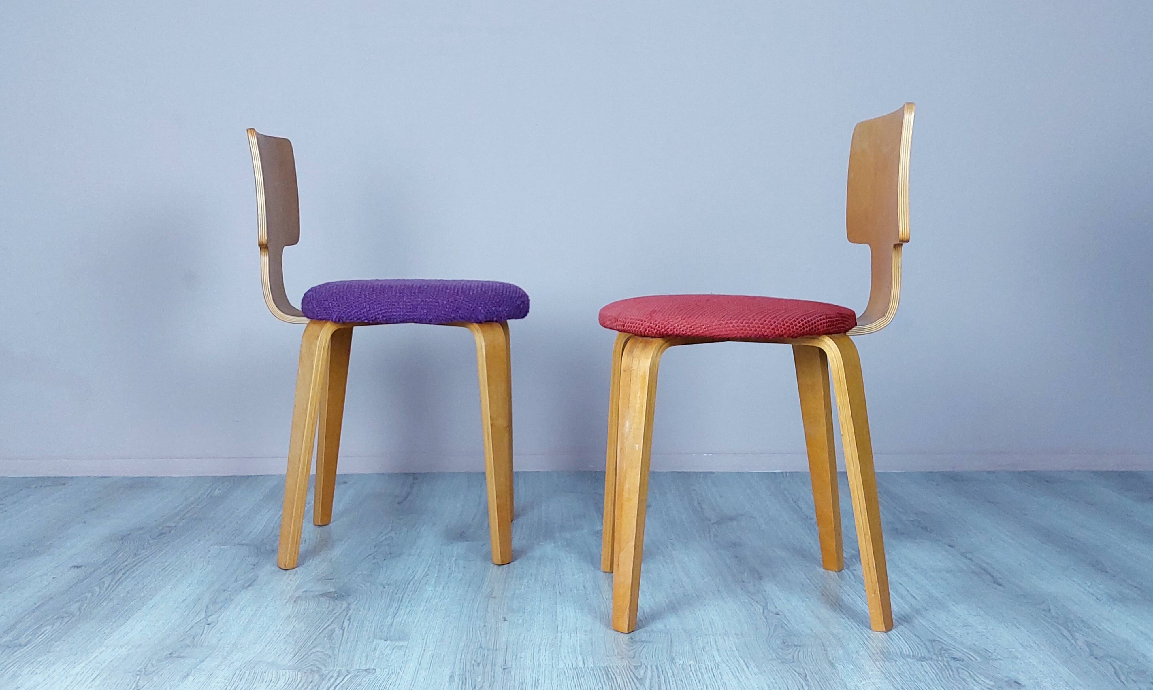 Ensemble de 2 chaises en contreplaqué par Cor Alons années 1950.