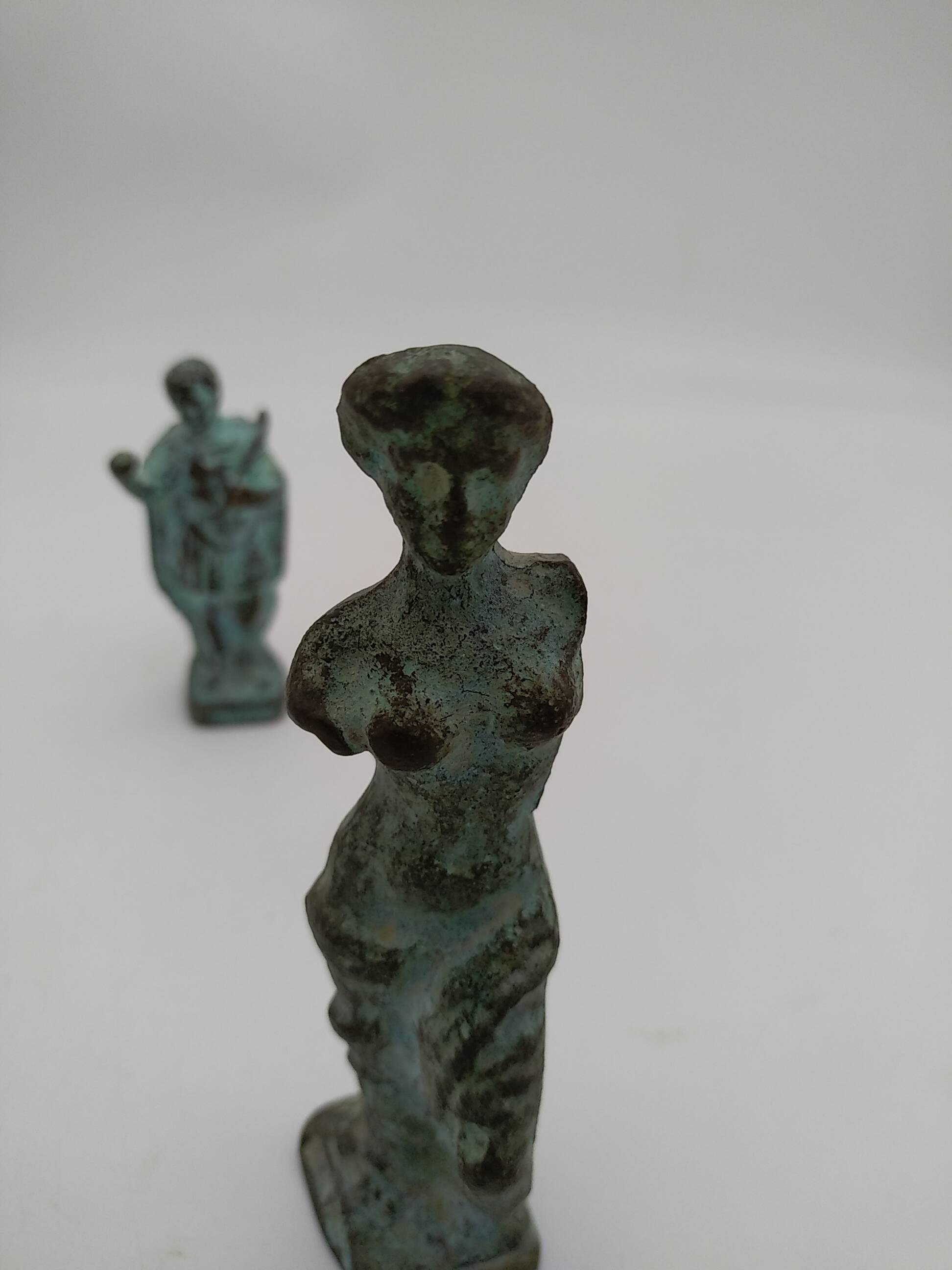 Bronze statuettes Venus de Milo and a Roman.