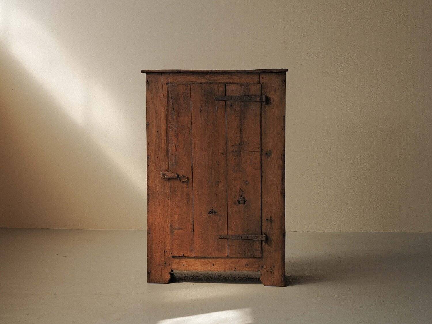 Oak furniture, folk art, Cévennes, 19th century