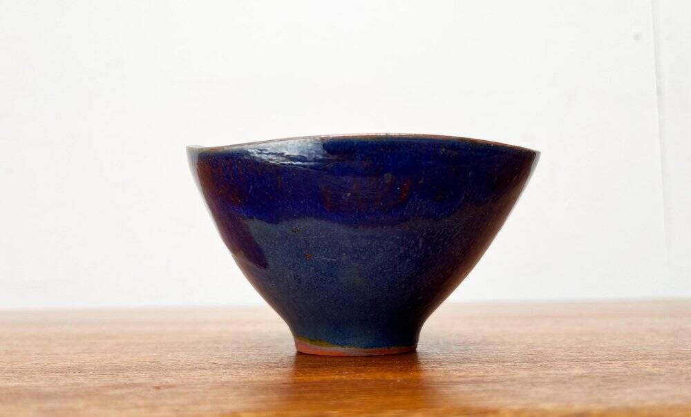 Mid-century German studio pottery bowl by Rainer Doss, 1960s.
