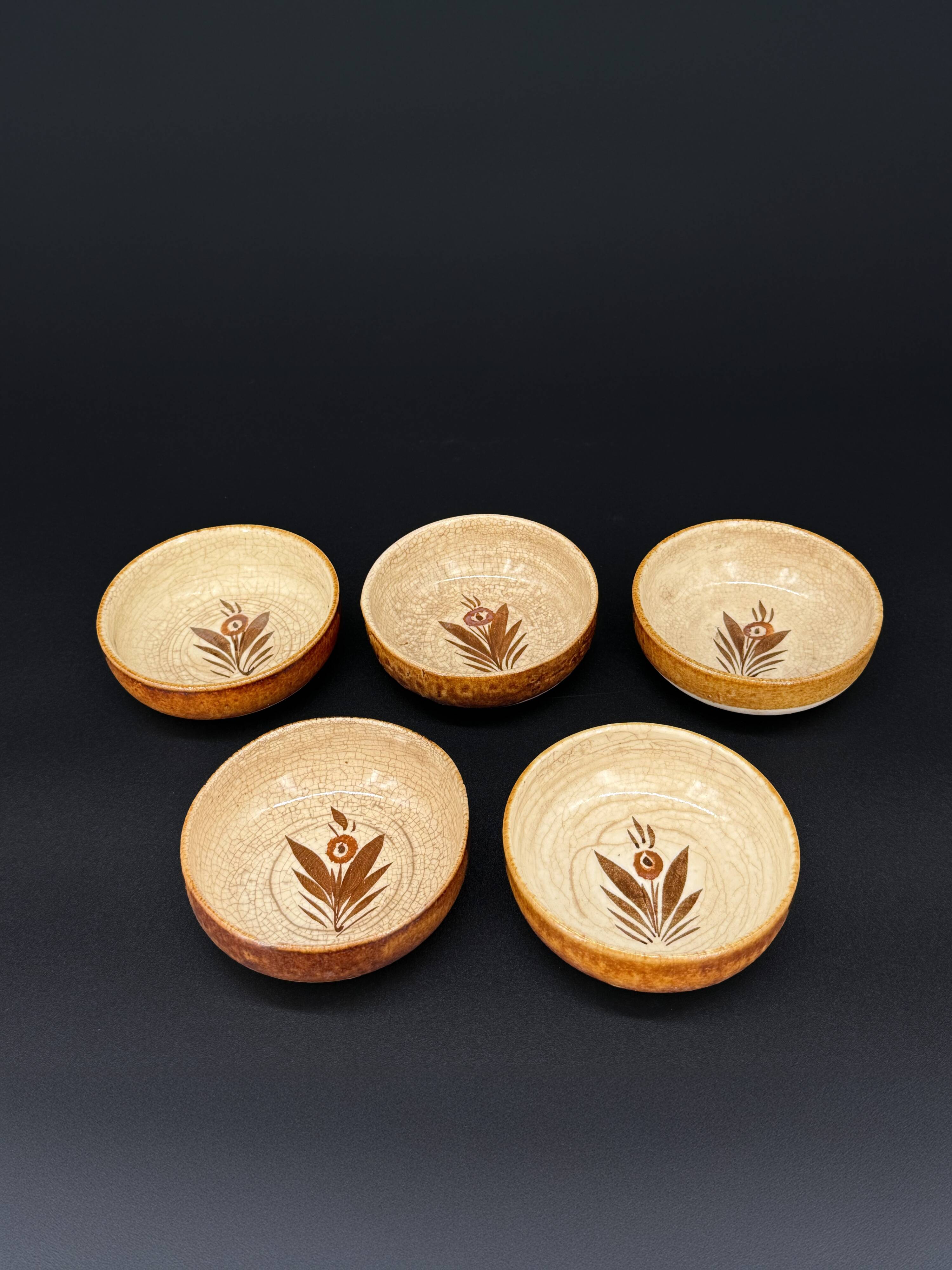 Set of 5 antique bowls signed Faïence de Quimper