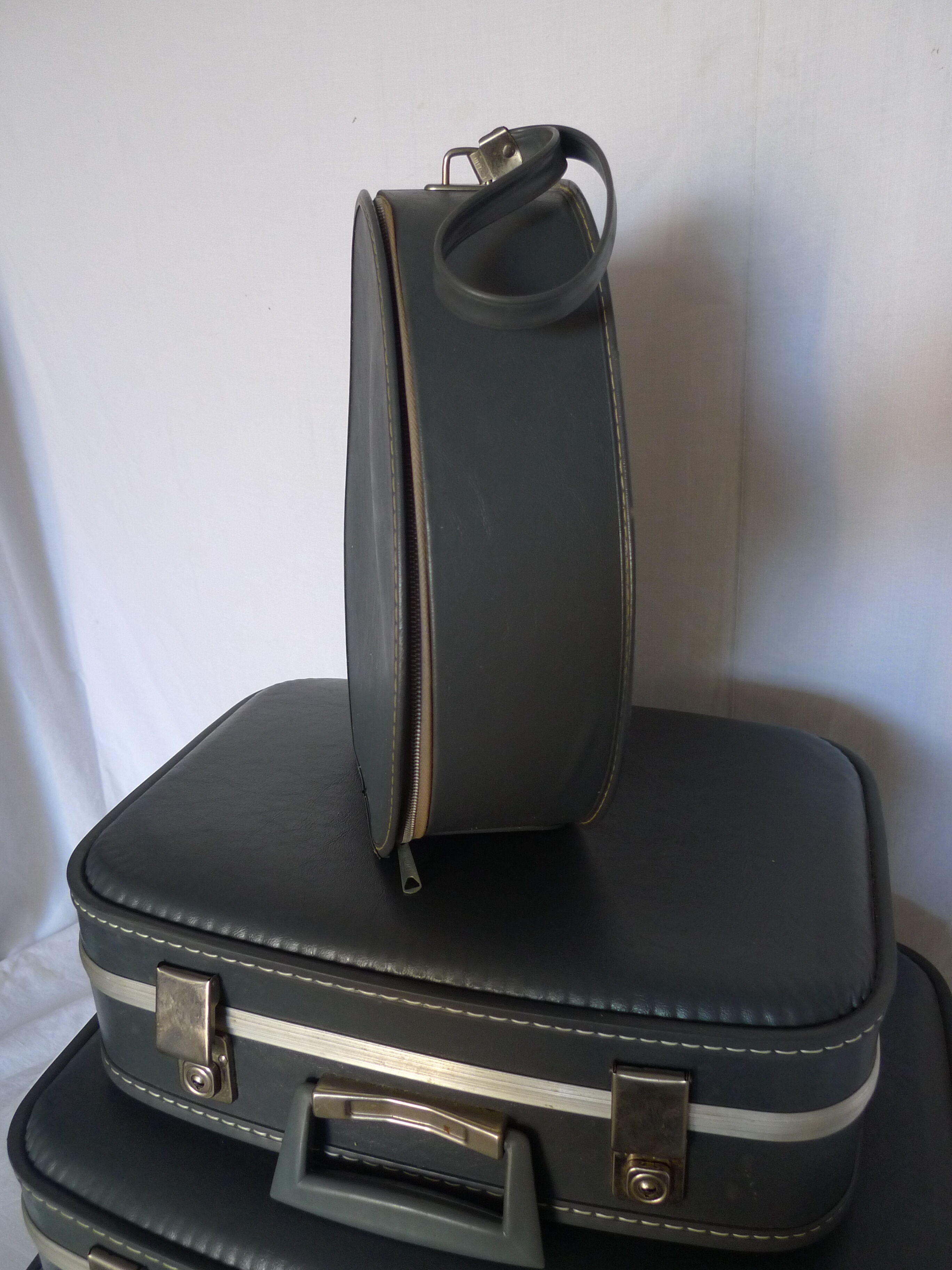Air hostess suitcase set