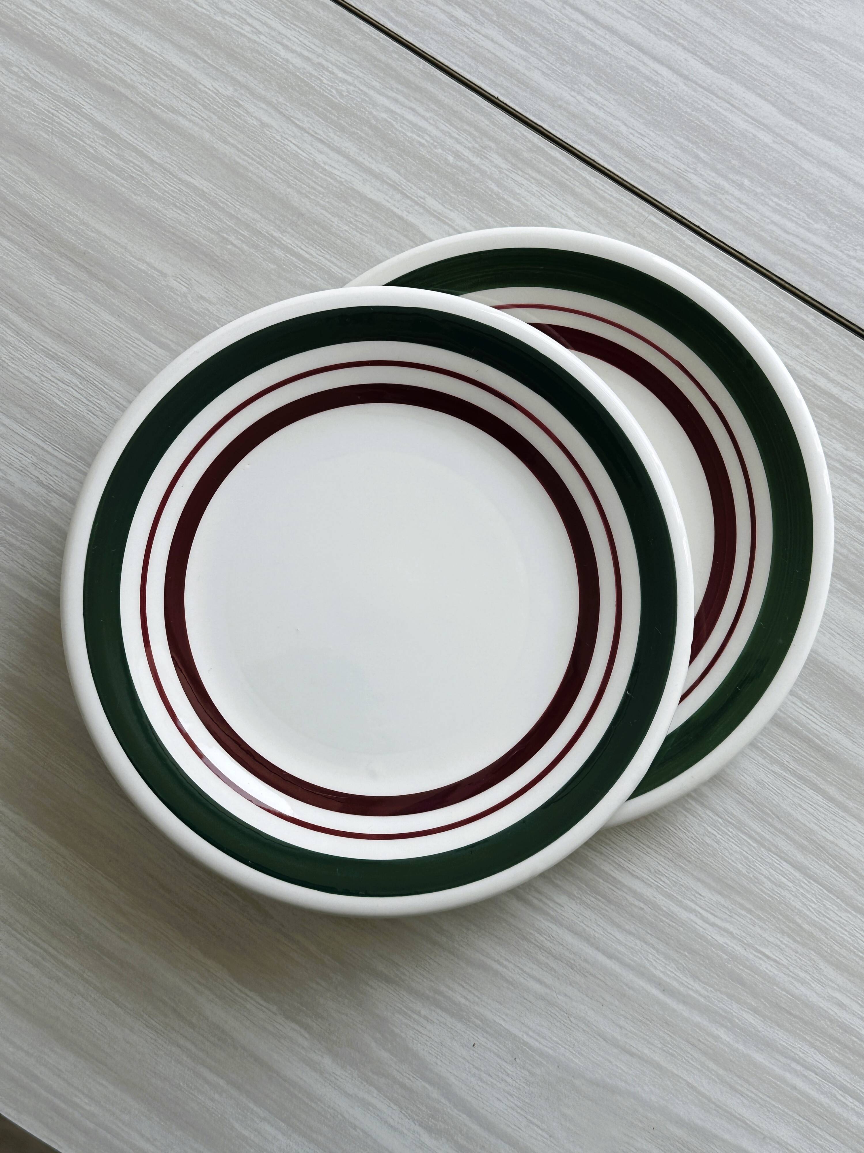 Duo of dessert plates with green and burgundy red border