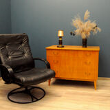 Modern armchair in black leather Gota Mobler