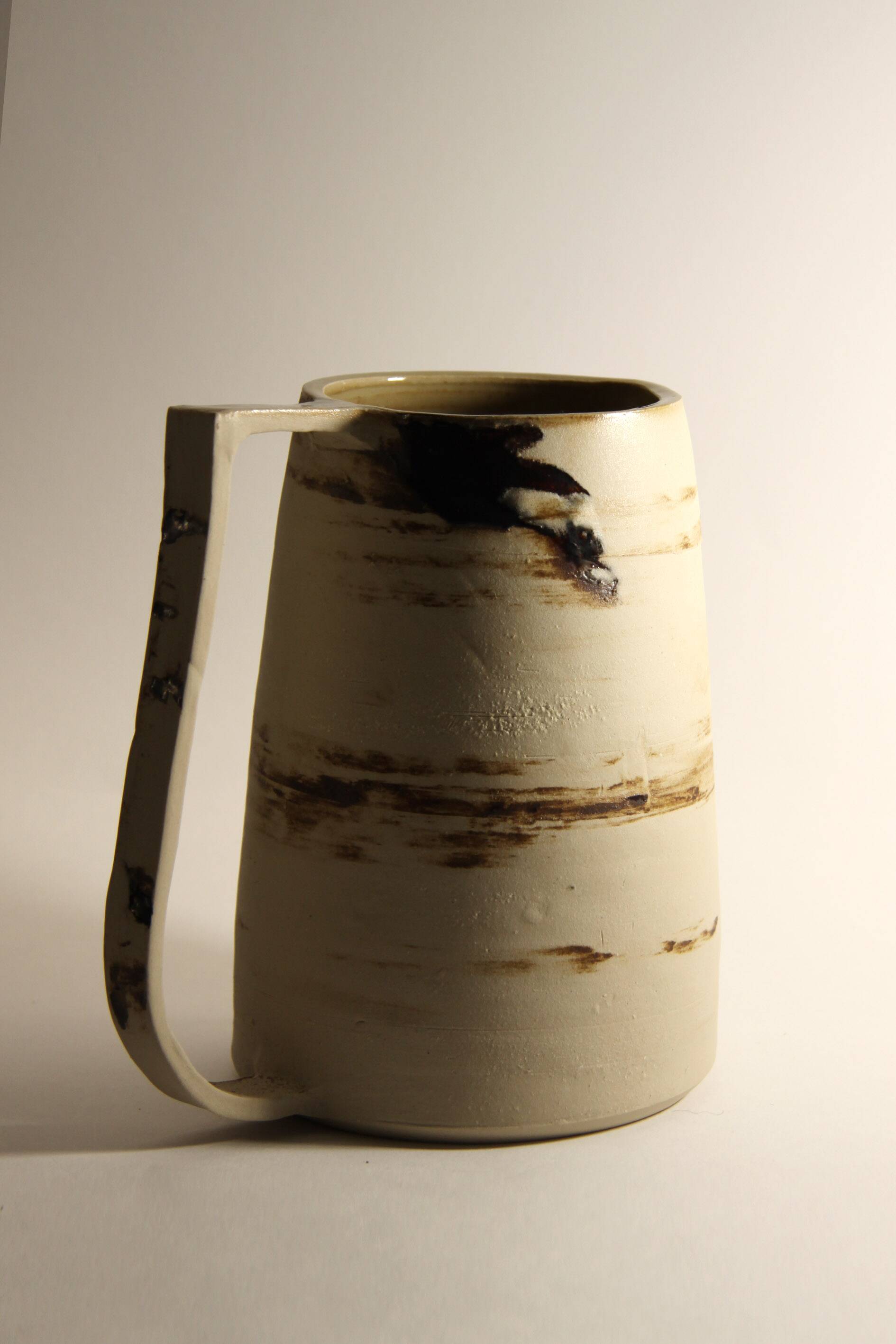 Pitcher / vase in mixed earth