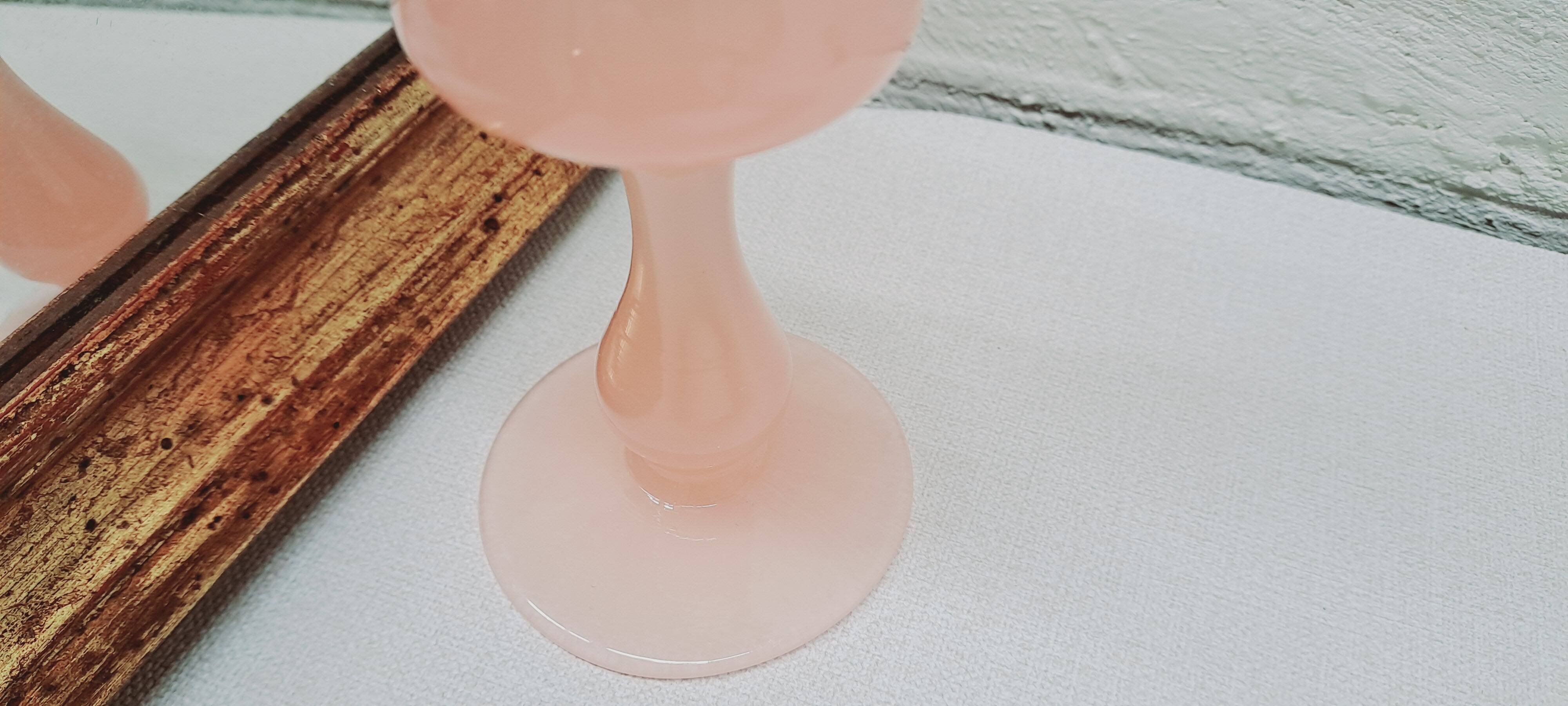 Vase opaline rose poudré