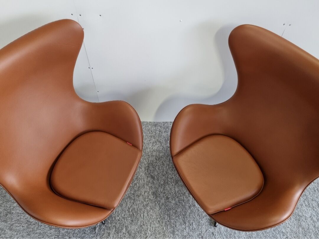 Pair of Arne Jacobsen Egg chairs by Fritz Hansen