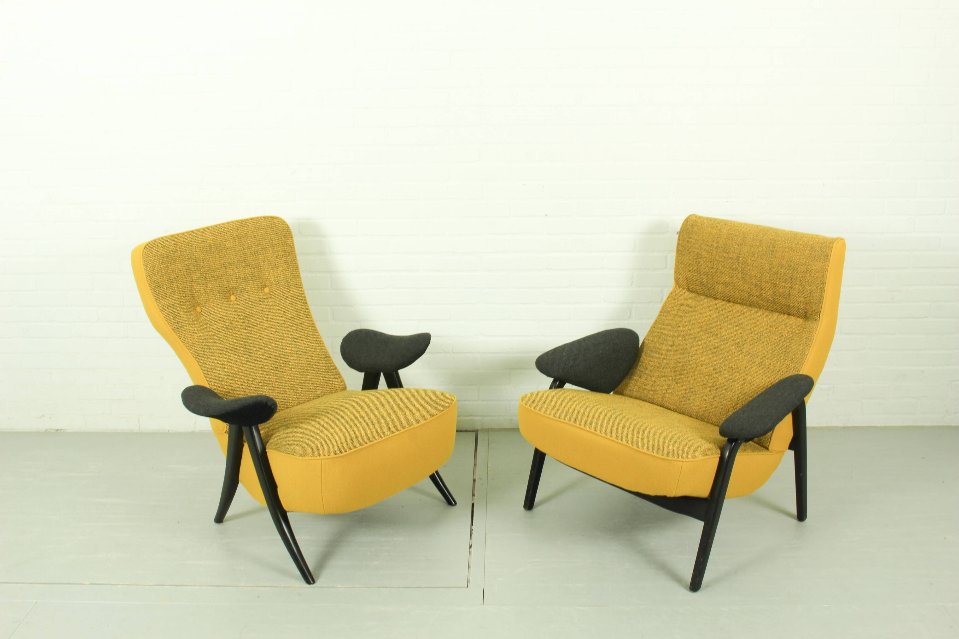Theo Ruth pour les chaises Artifort Modèle 107 et 137 en Hallingdal Kvadrat.