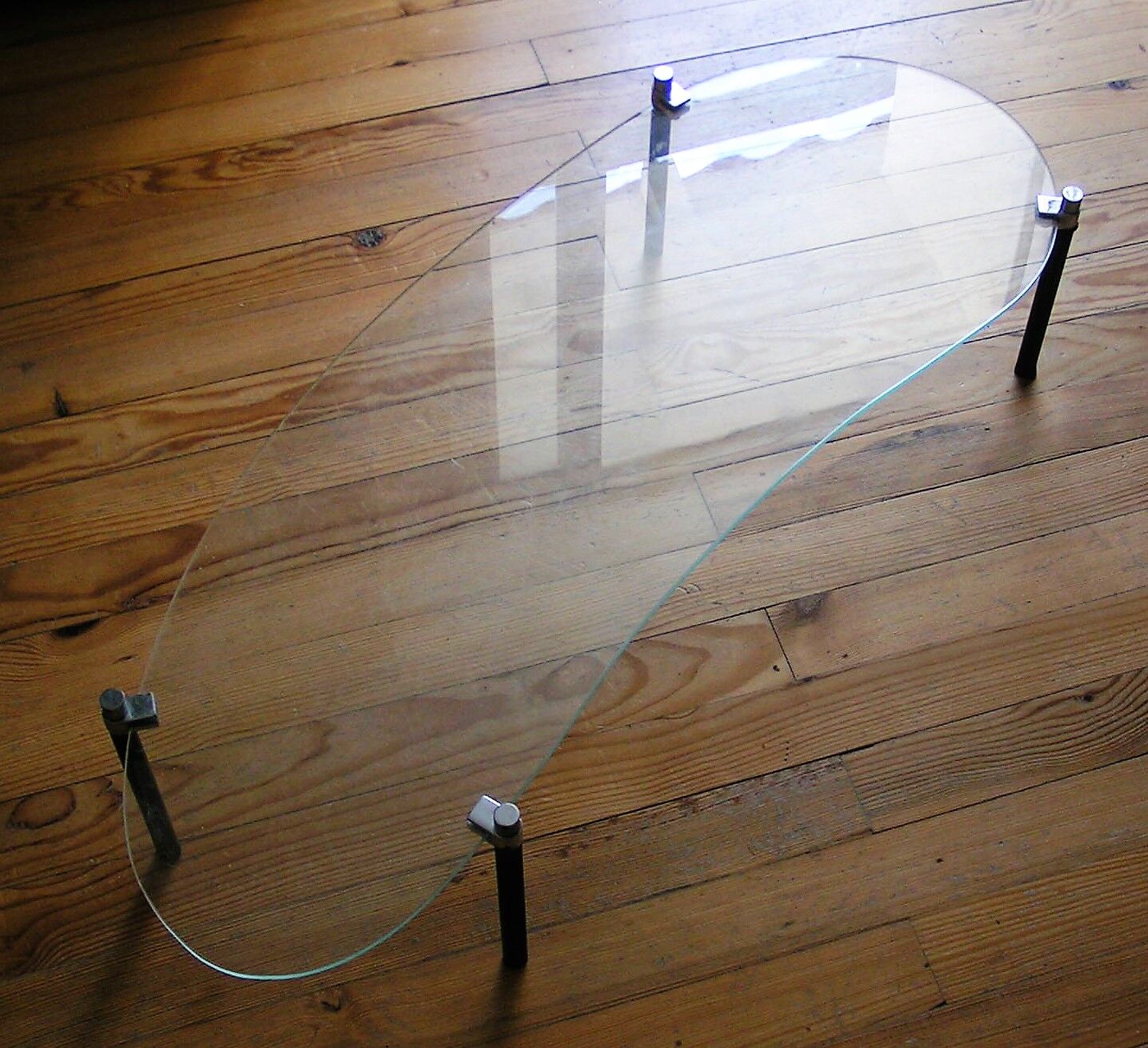 Store glass displays