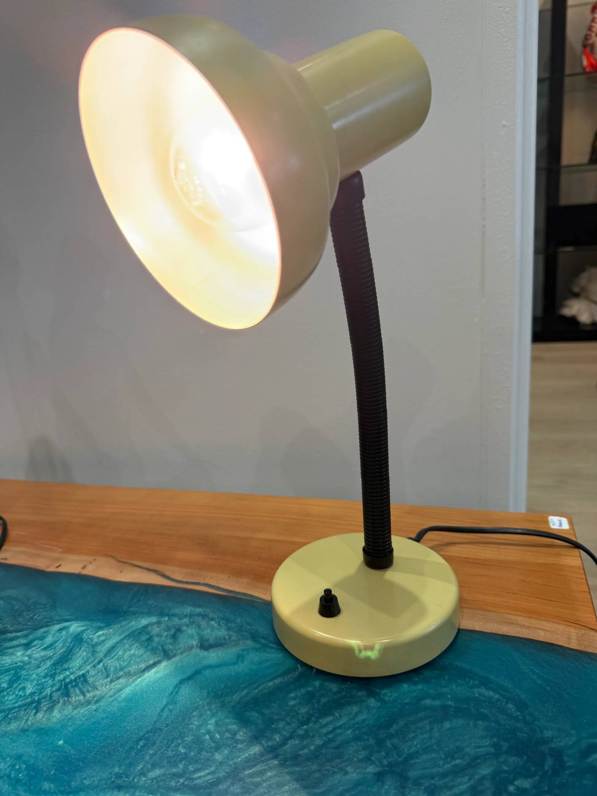 Vintage articulated desk lamp – 1970s design – industrial style