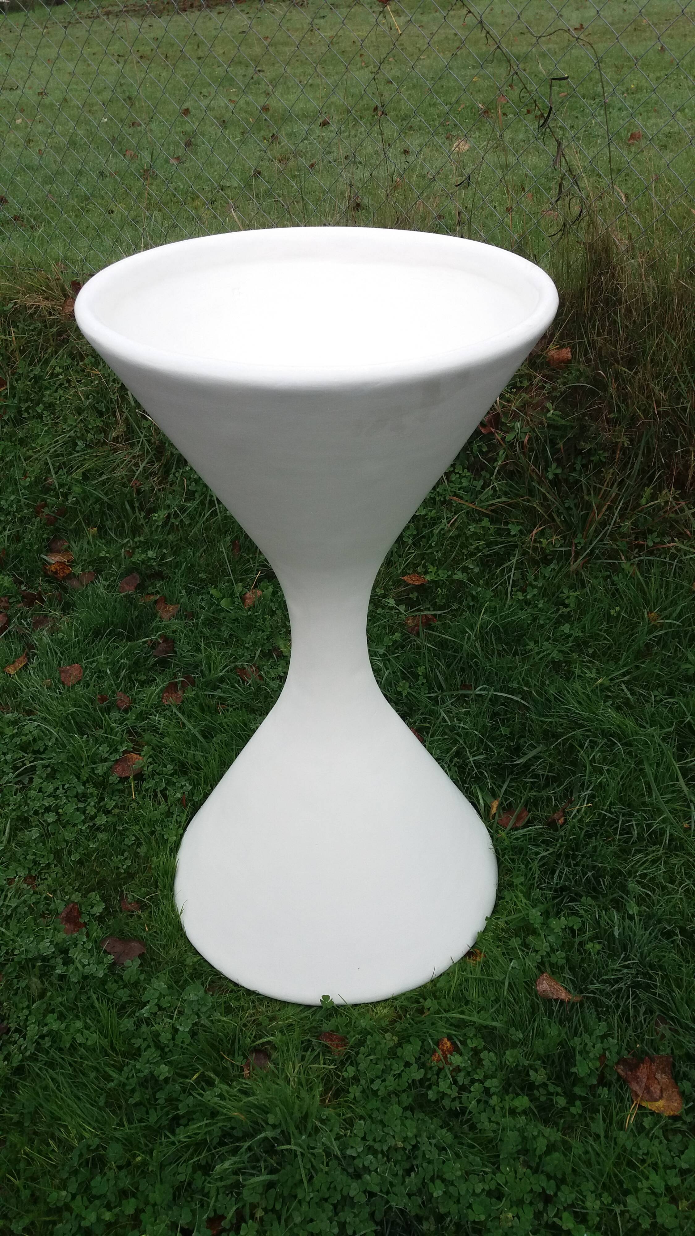 Diabolo-shaped fiber cement planter