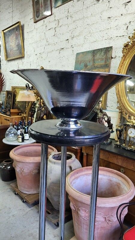 Art Deco floor lamp from the 1930s in wood and chrome.