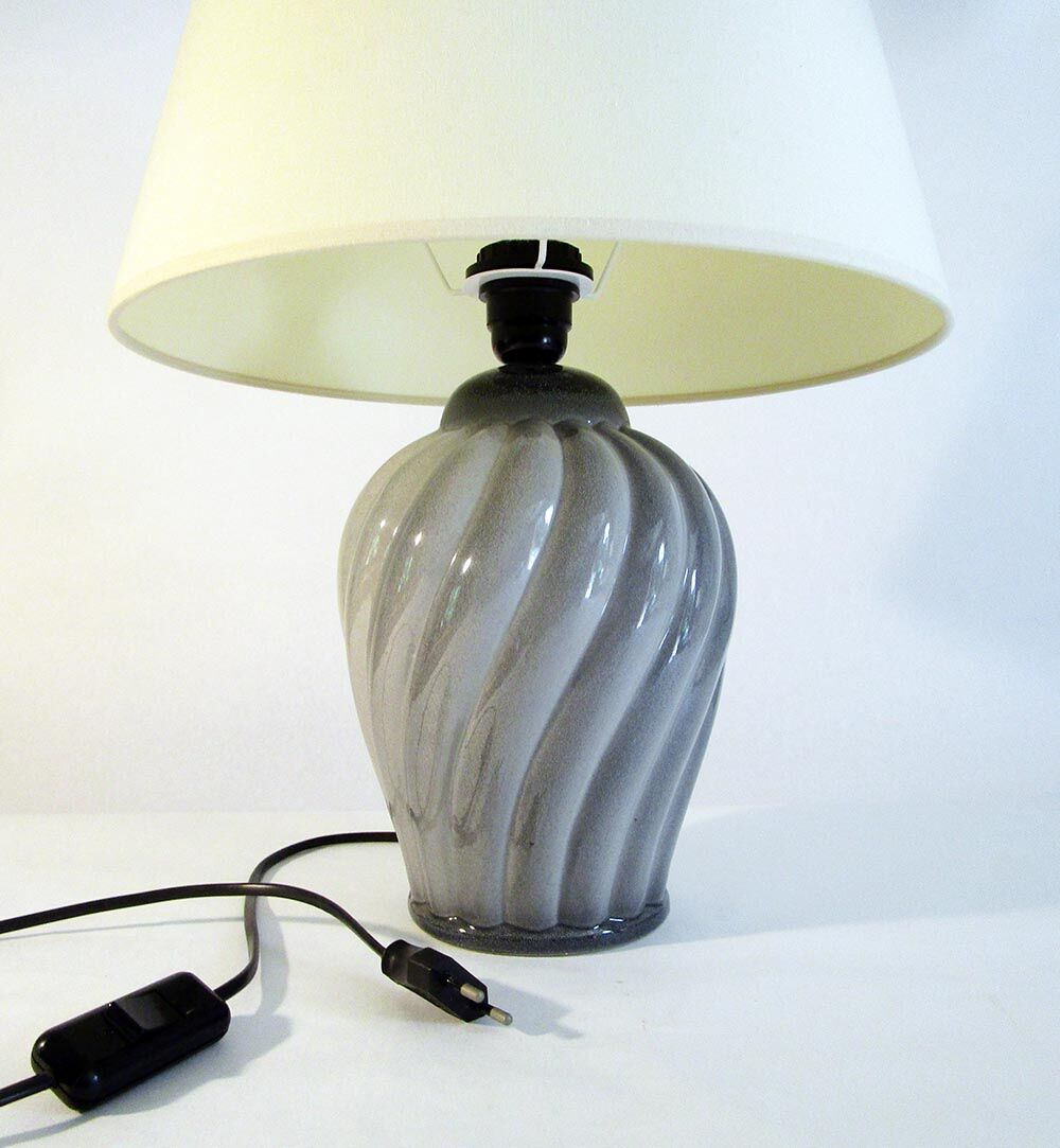 Twisted ceramic lamp