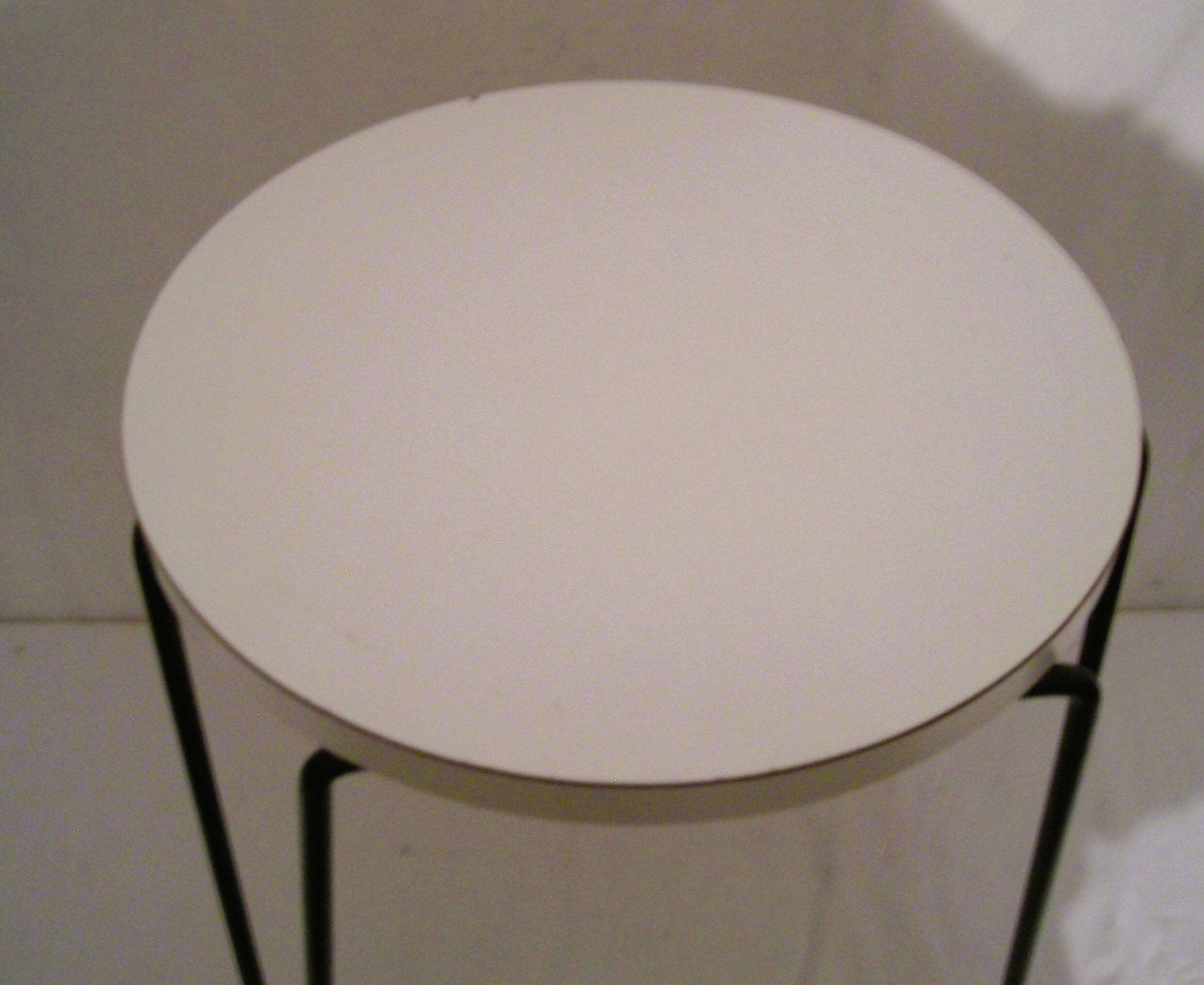 Tripod stool - Florence Knoll - Hairpin model 75 from the 1950s