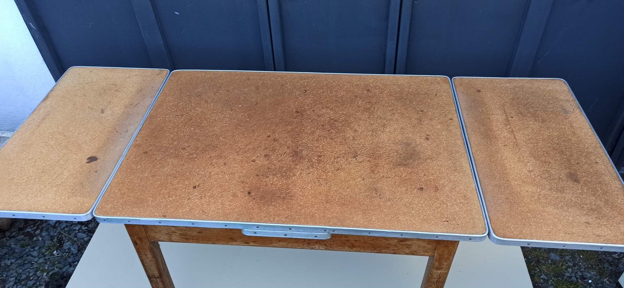 Table "Mado" aluminum turn with 2 extension cords