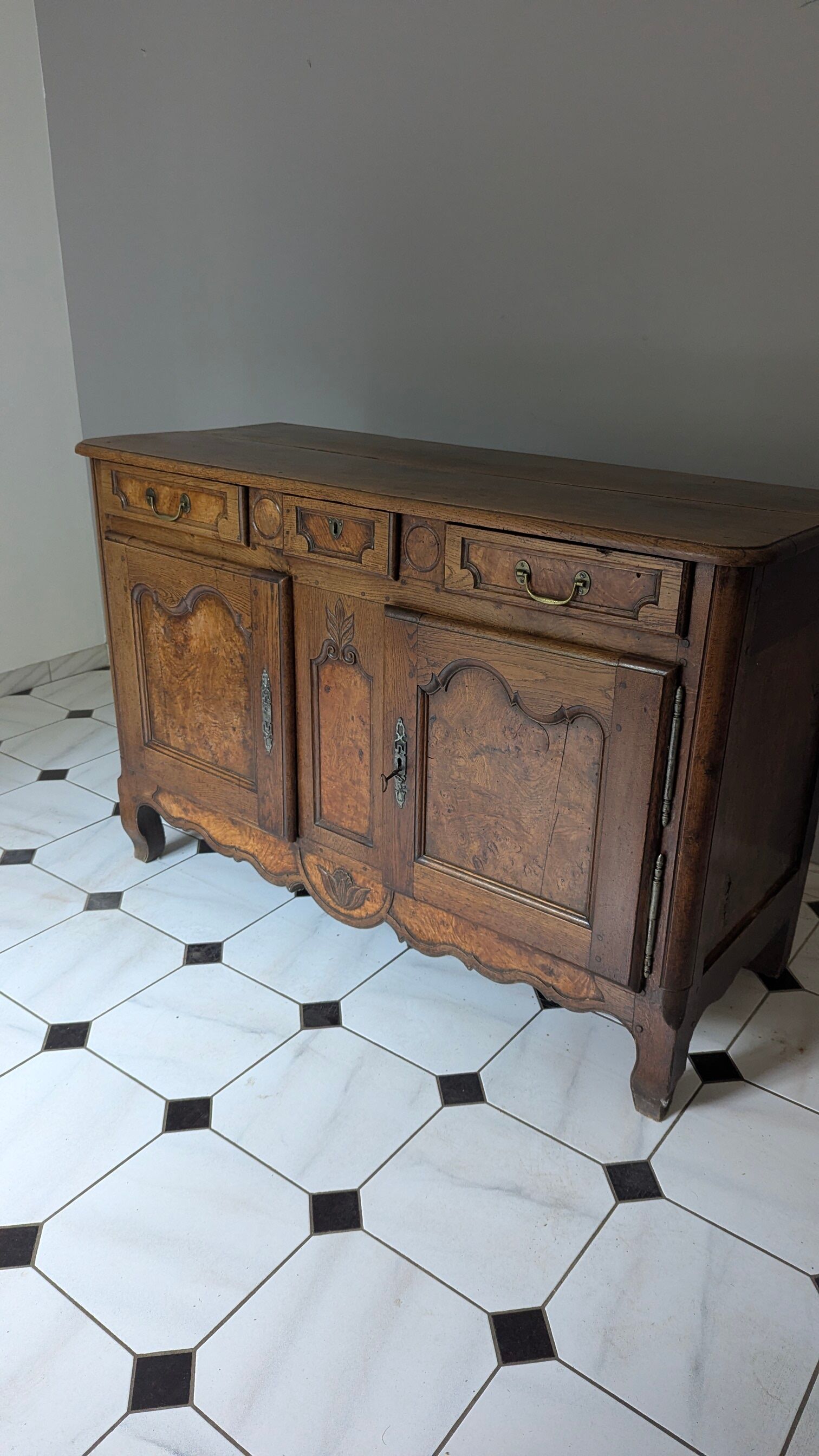Antique Louis XV style sideboard in oak and walnut – 19th century / Early