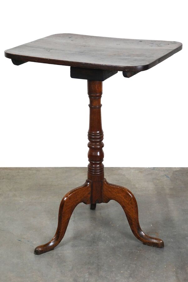 Belle table/table d'appoint anglaise antique à plateau inclinable avec un plateau carré