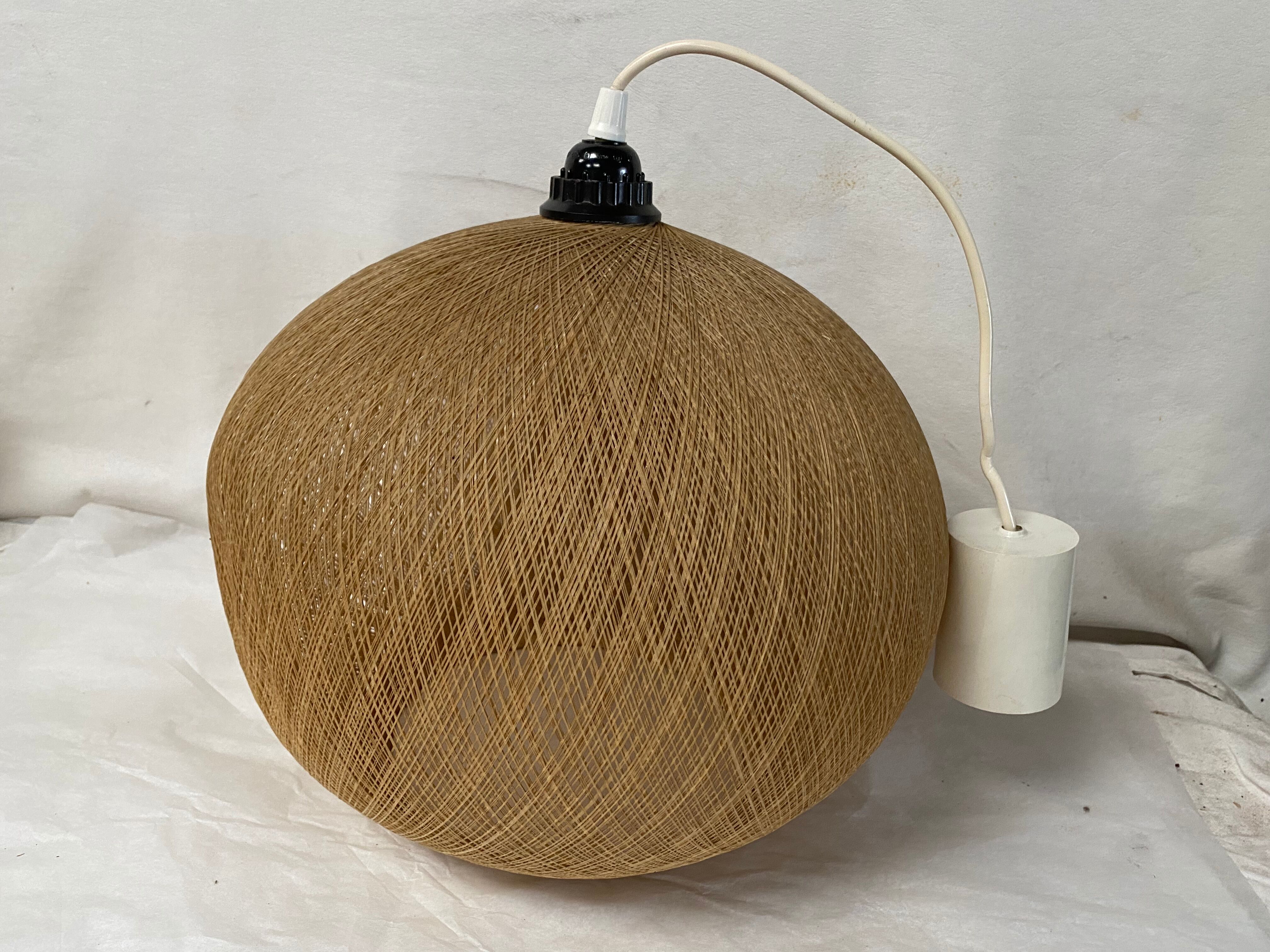 Suspension vintage en fil de nylon