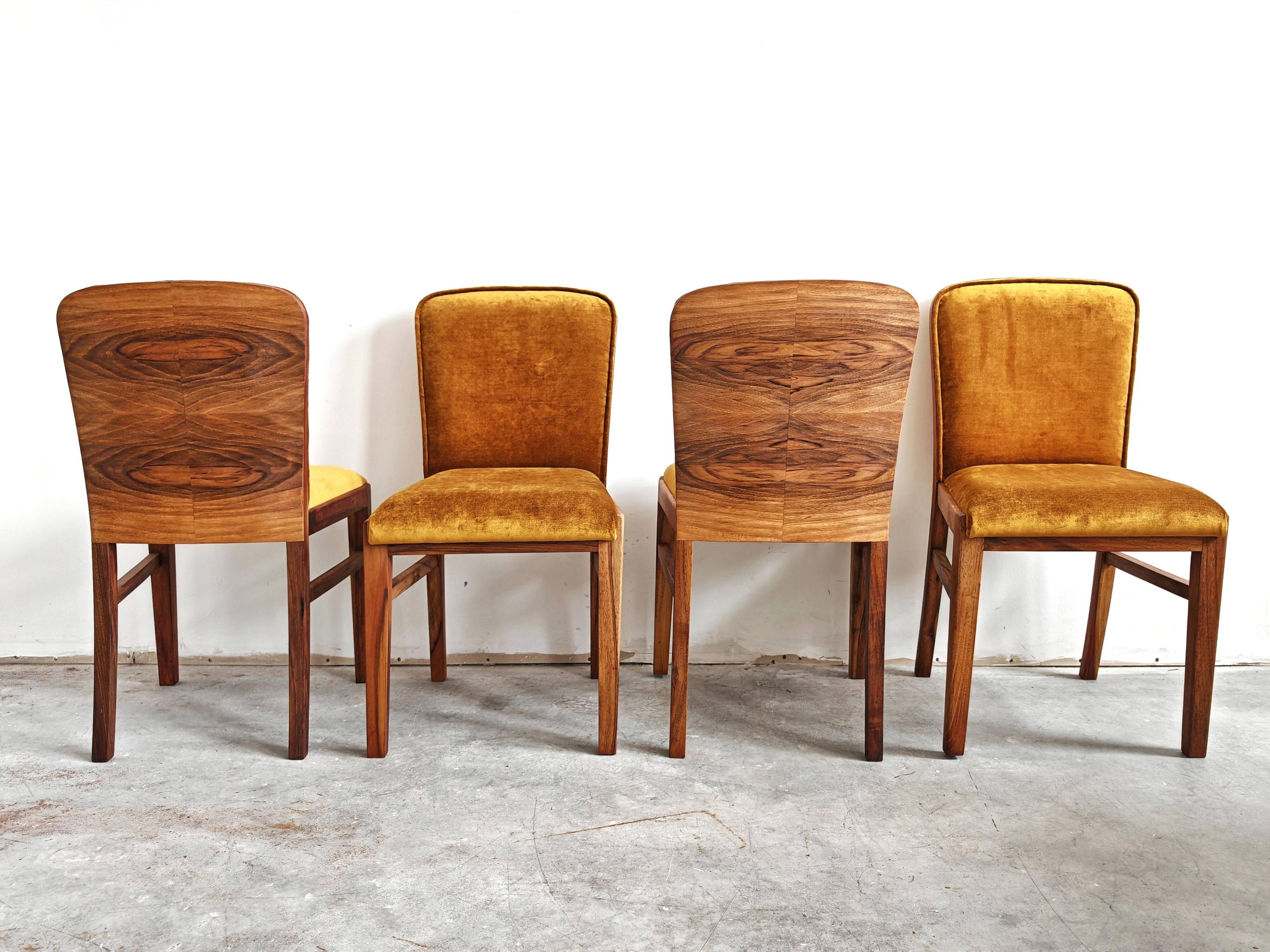 Set de 4 chaises Art Déco en placage de racine de noyer, velours