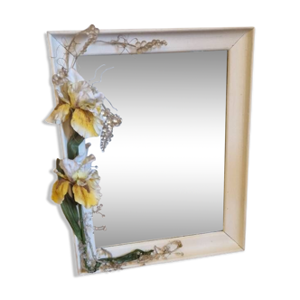 Grand miroir vintage cadre blanc et décors florale iris et raisin