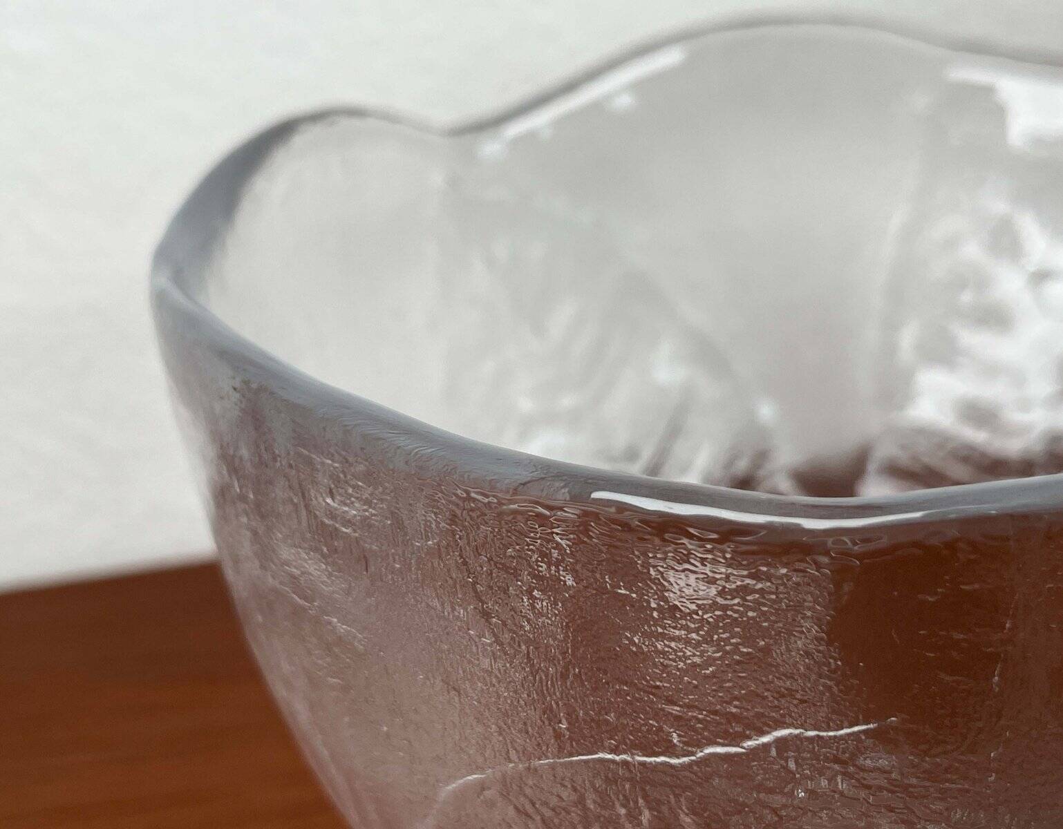 Large vintage Swedish glass bowl with floral decoration by Ann Wärff for Kosta Boda, 1970s.