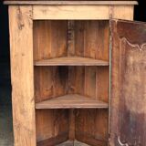 Magnifique meuble d'angle du 18eme siècle. Chêne massif et merisier.