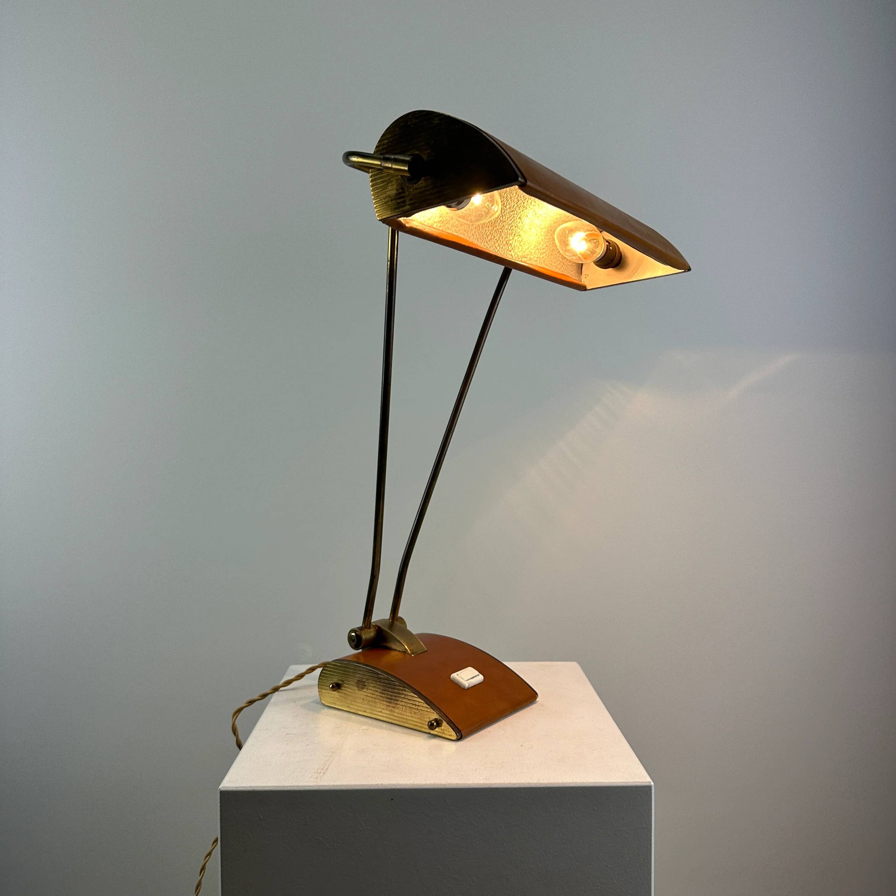 JUMO desk lamp in brass and leather by Eileen Grey, 1930