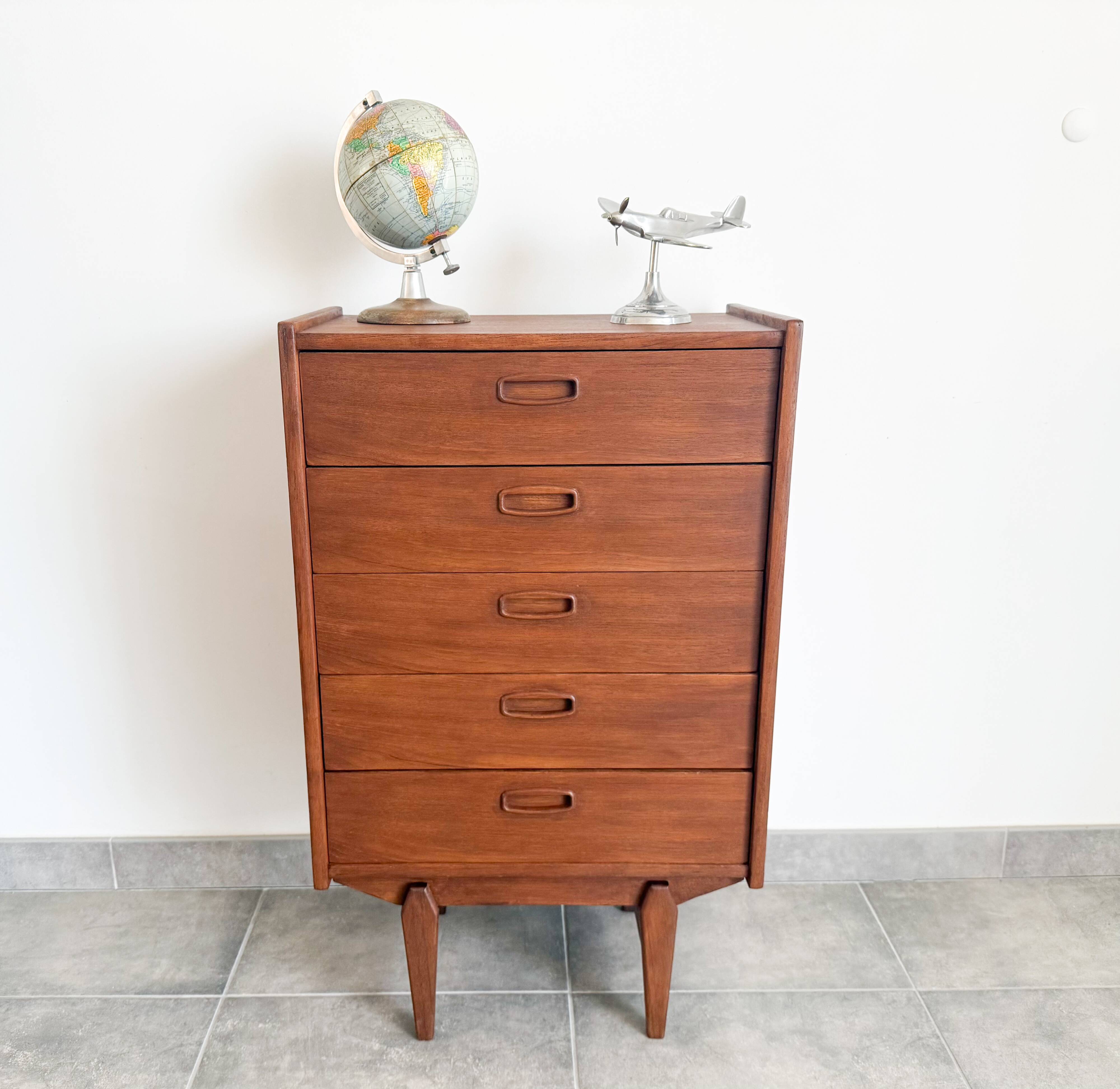Scandinavian style 5-drawer teak chest of drawers from the 1950s
