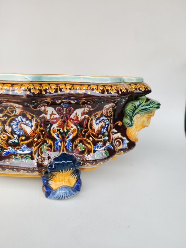 Jardinière en faïence de Gien, modèle Renaissance, XXème siècle