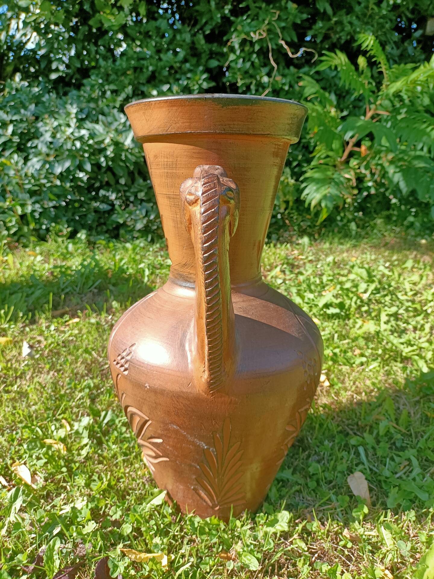 Large vase/jar Horses