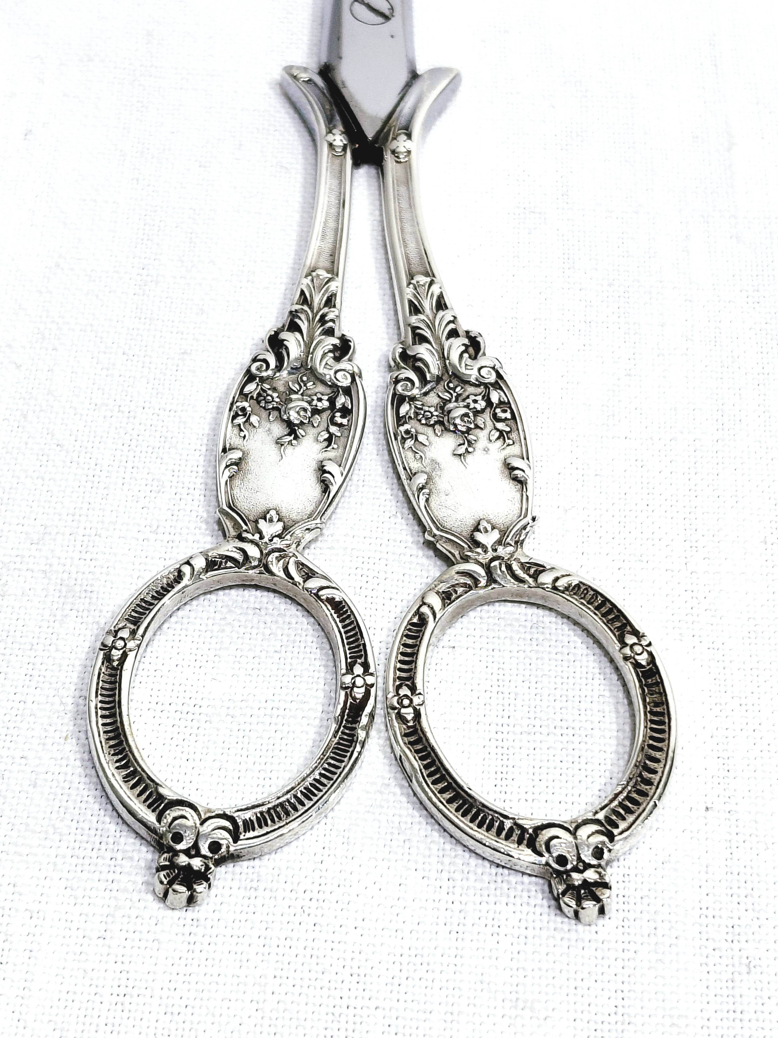 Eugène Schifferlet - Pair of grape scissors in silver