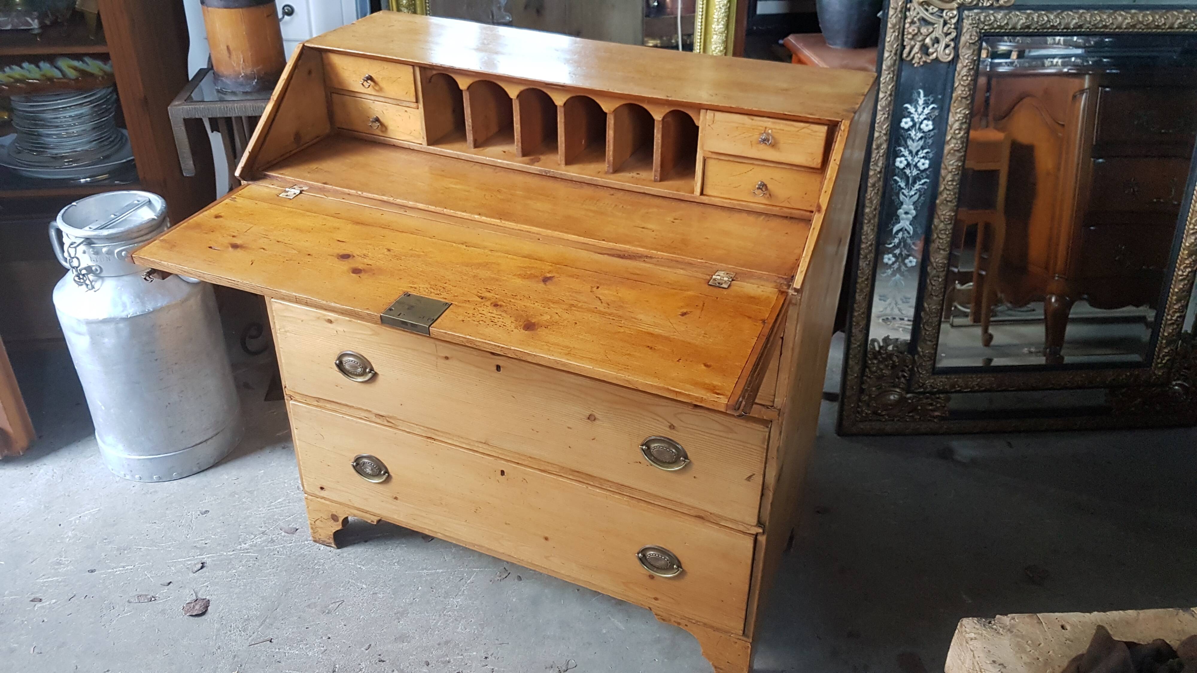 Antique chest of drawers