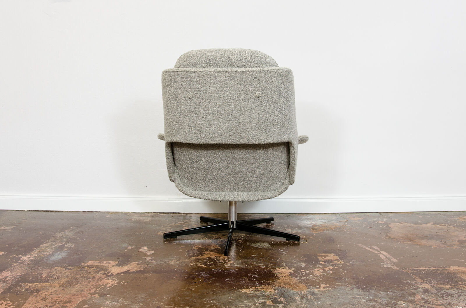 B7041 Armchair in Grey Boucle from Zakłady Przemysłu Meblarskiego Radomsko, 1970s