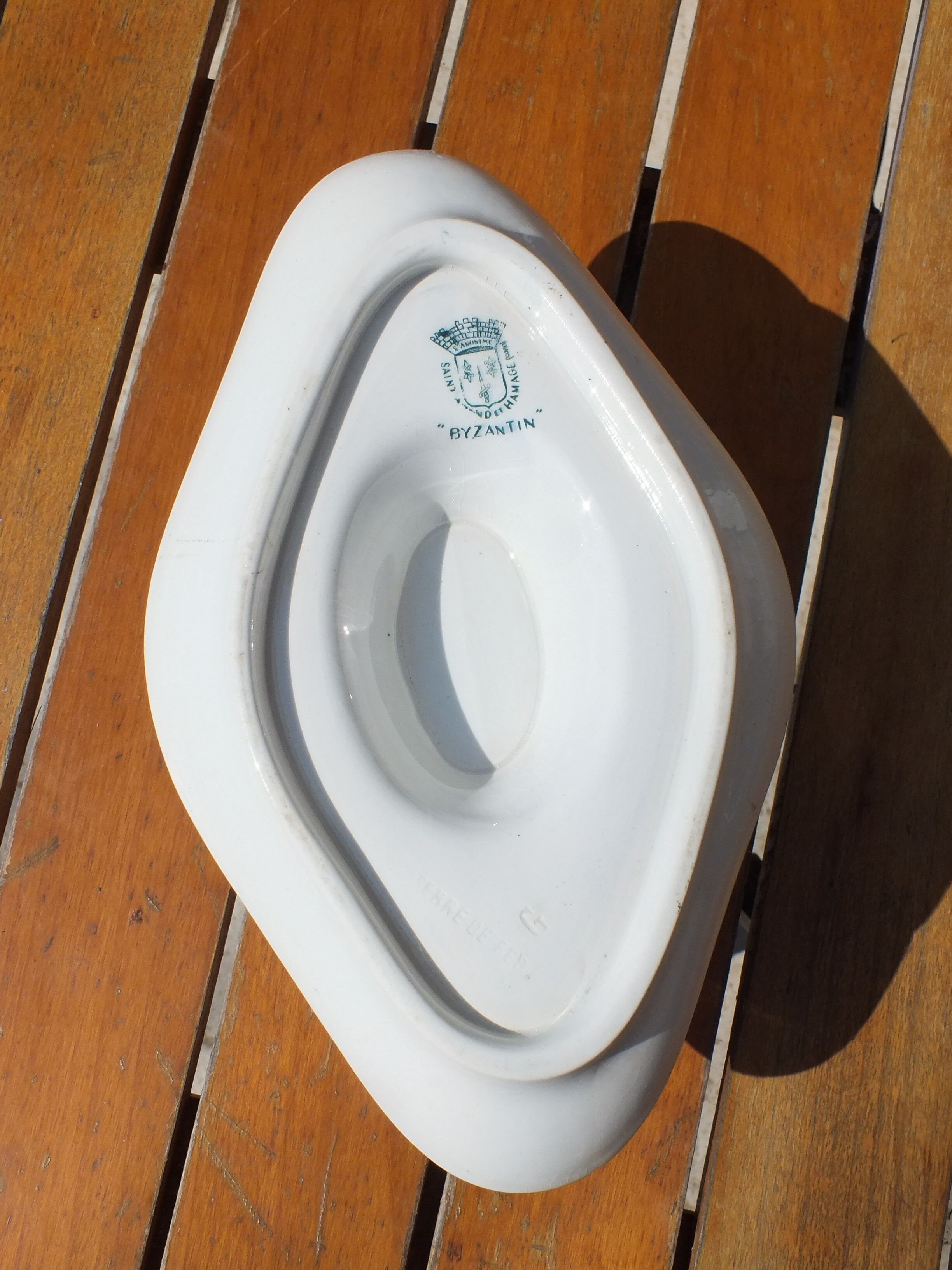 Gravy boat en Terre de Fer Saint Amand and Hamage model Byzantine