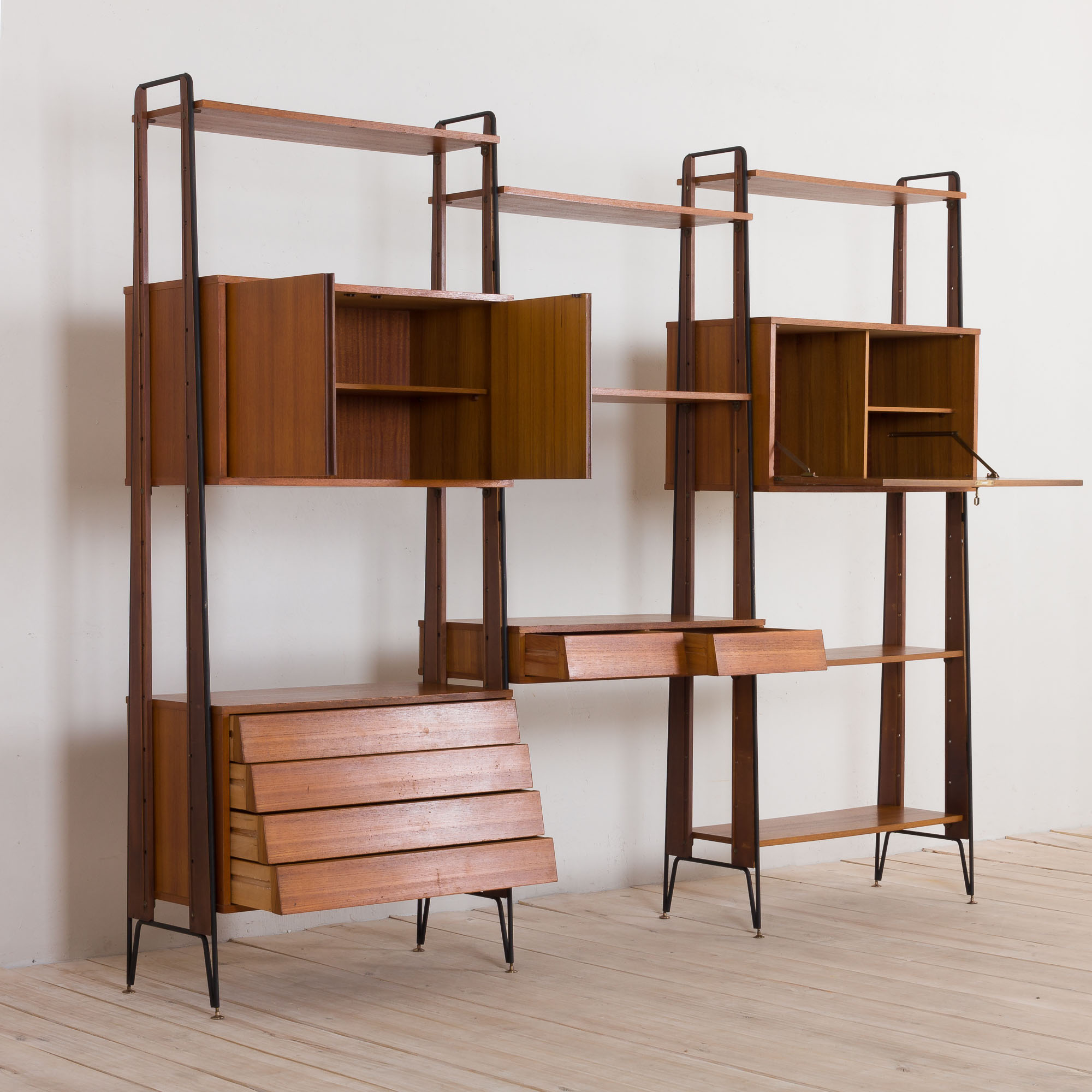 Italian teak wall unit with a desk and bar cabinet/secretarie, 1960s