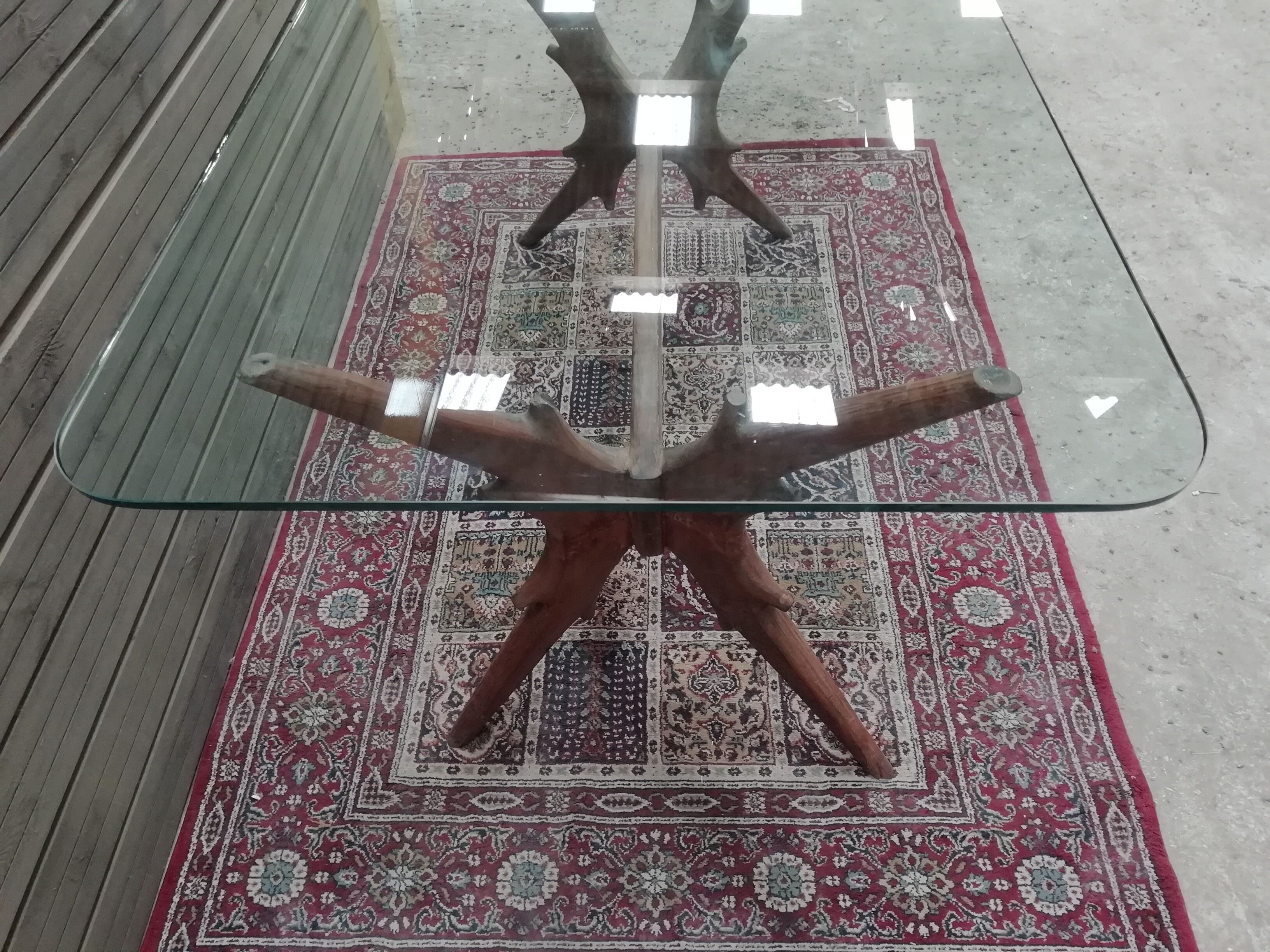 Table foot "branch" on glass