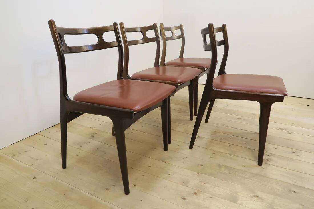 Dining room set in rosewood with table and 4 chairs, 1960s.