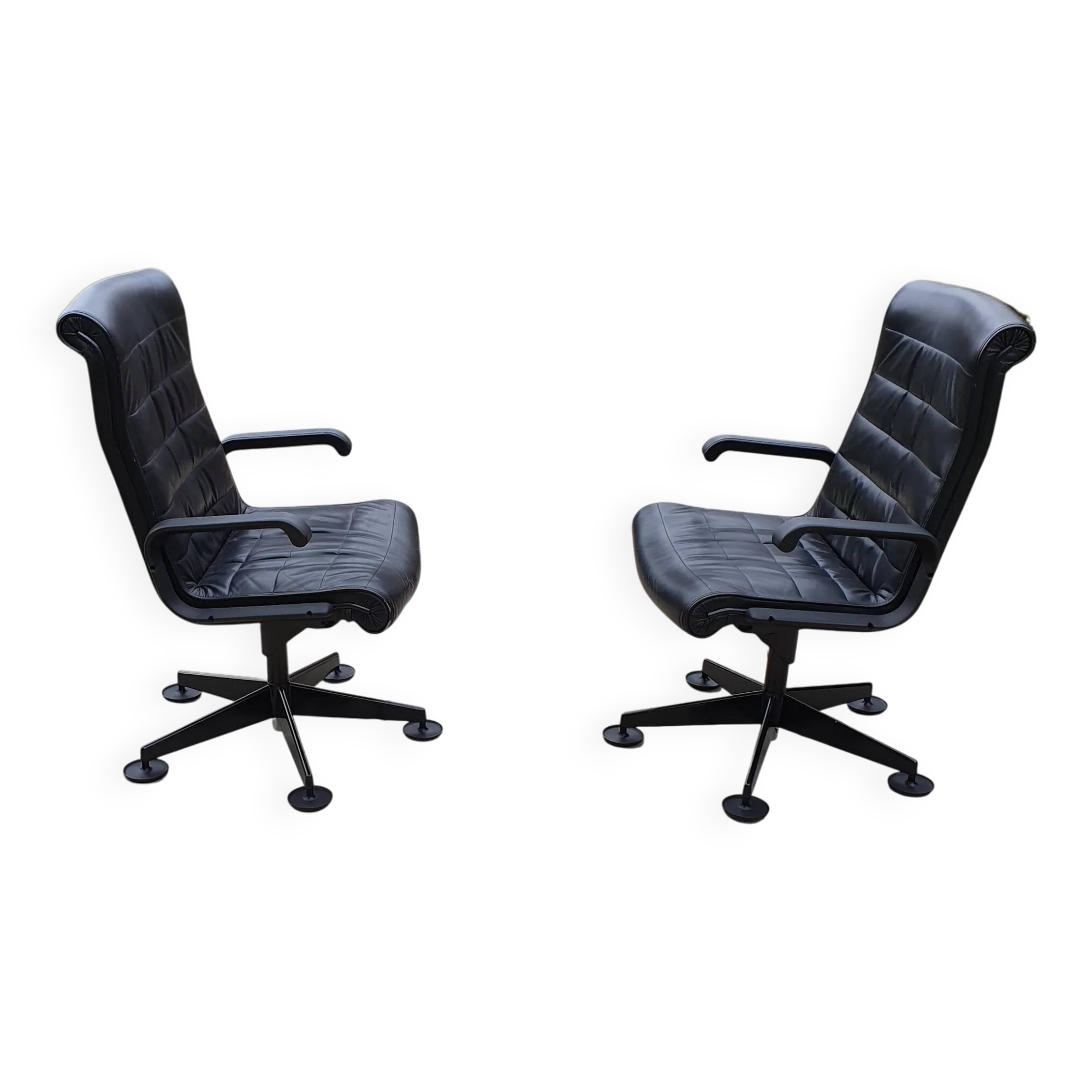 An eye-catching desk or conference chair designed by Richard Sapper. Manufactured by Knoll International in the USA around 1980.