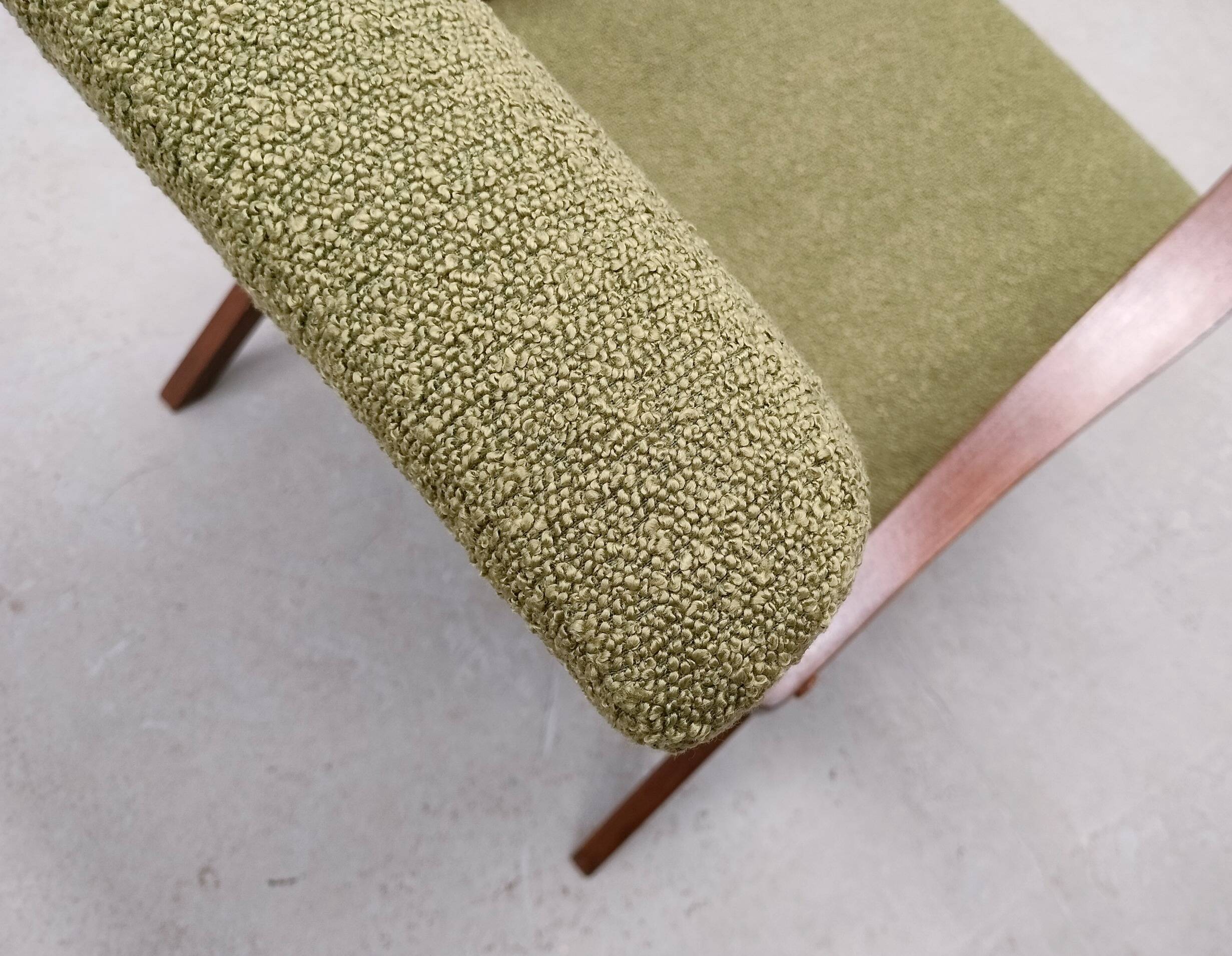 Easy Chair Model B 310 Var in Green Boucle