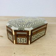 Boîte à bijou marqueterie de nacre vintage