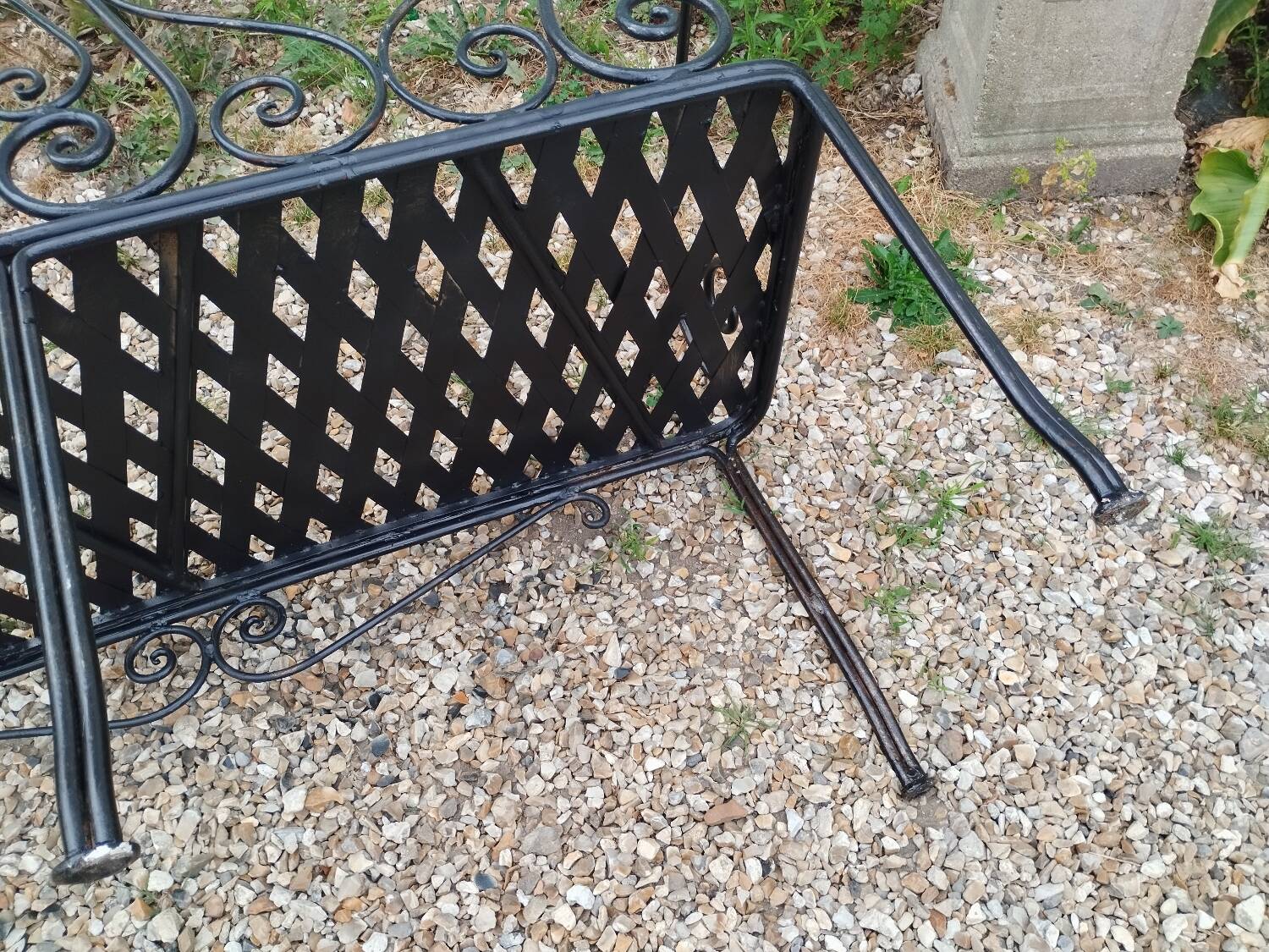 Beau banc de jardin en fer ancien
