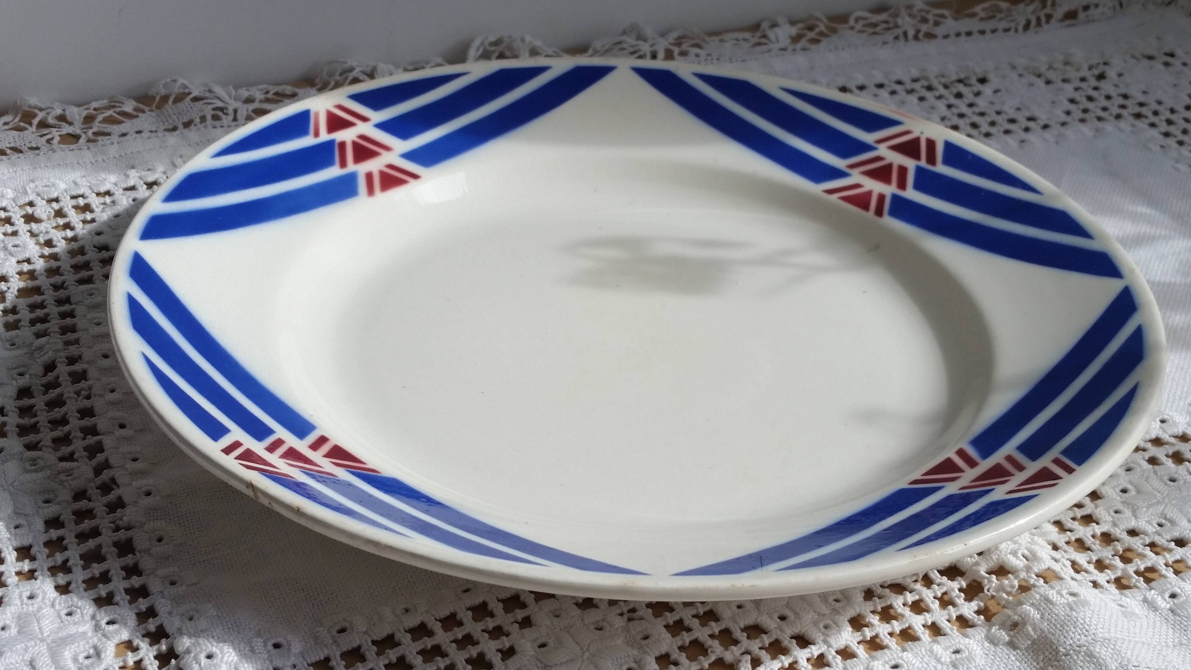 Badonviller round serving dish geometric design blue and red, Stella model