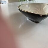 Shell-shaped cup