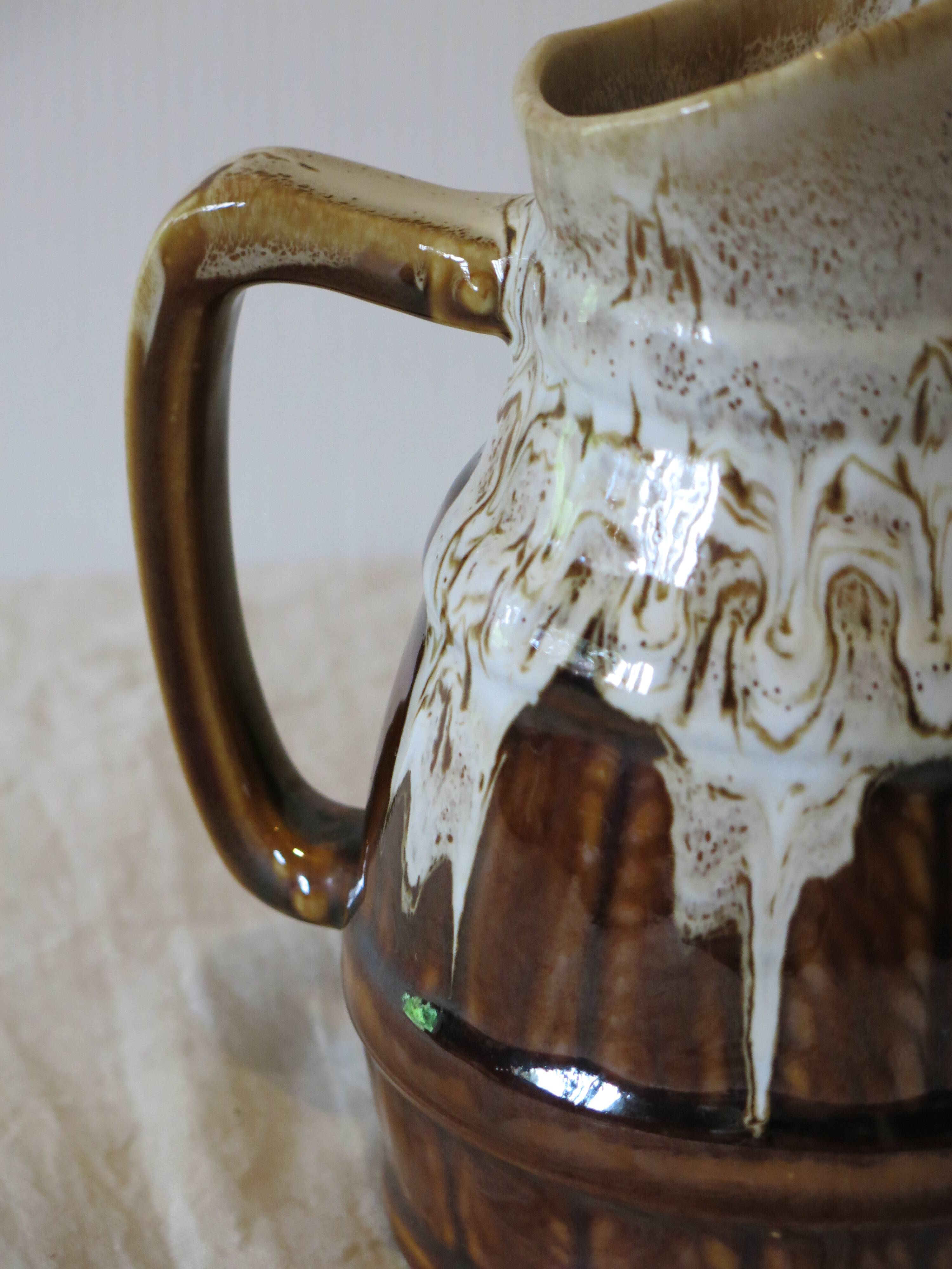 Très joli pichet à vin en très bon état