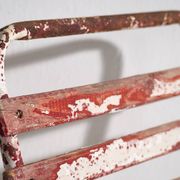 Anciennes chaises de terrasse rouges et blanches (vers 1920). Ensemble de 4 pièces