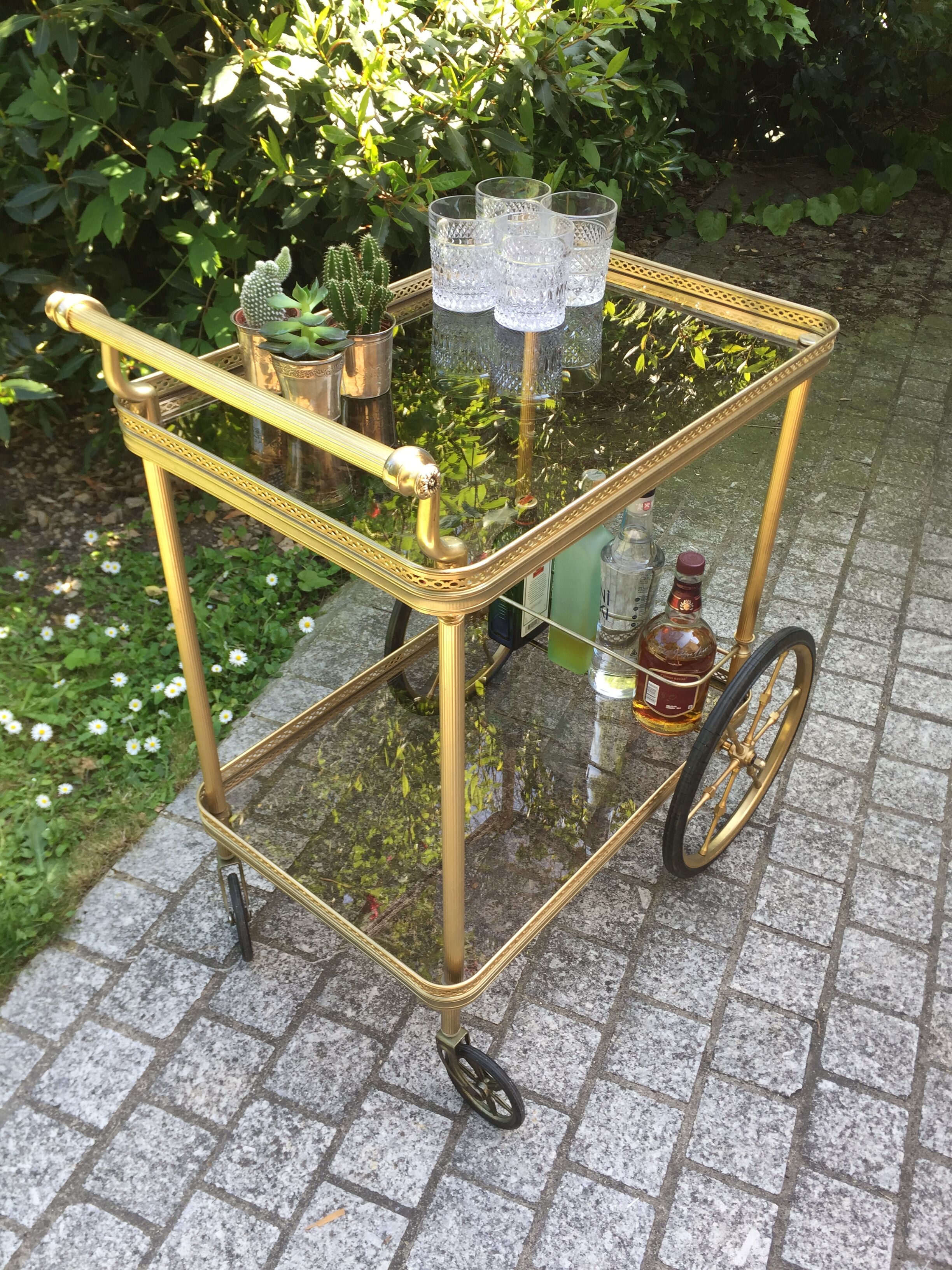 Serving wheels in gold metal & glass vintage 1960